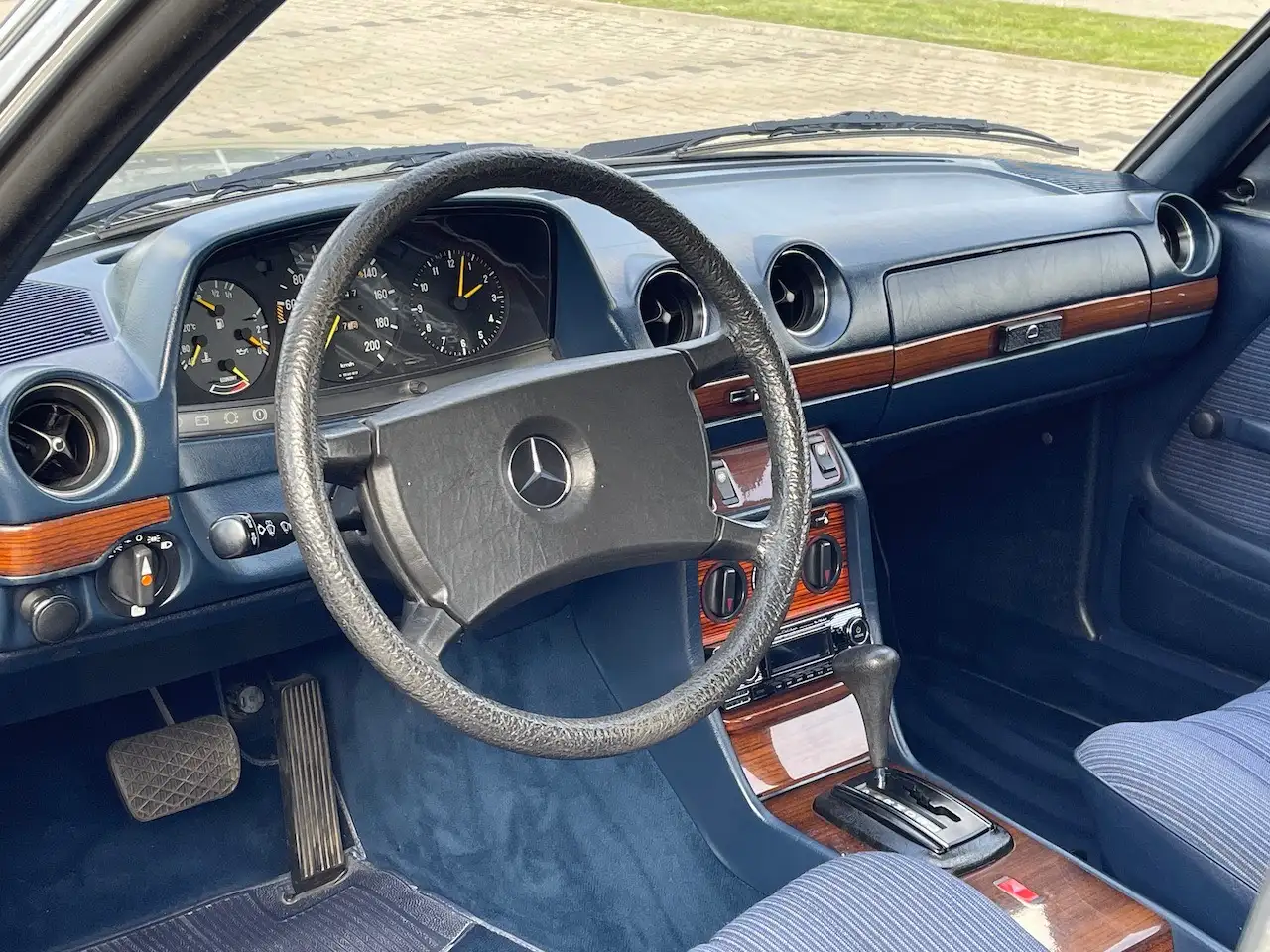 Mercedes-Benz Baureihe 123 W123 230 CE | Automatik, foto 10