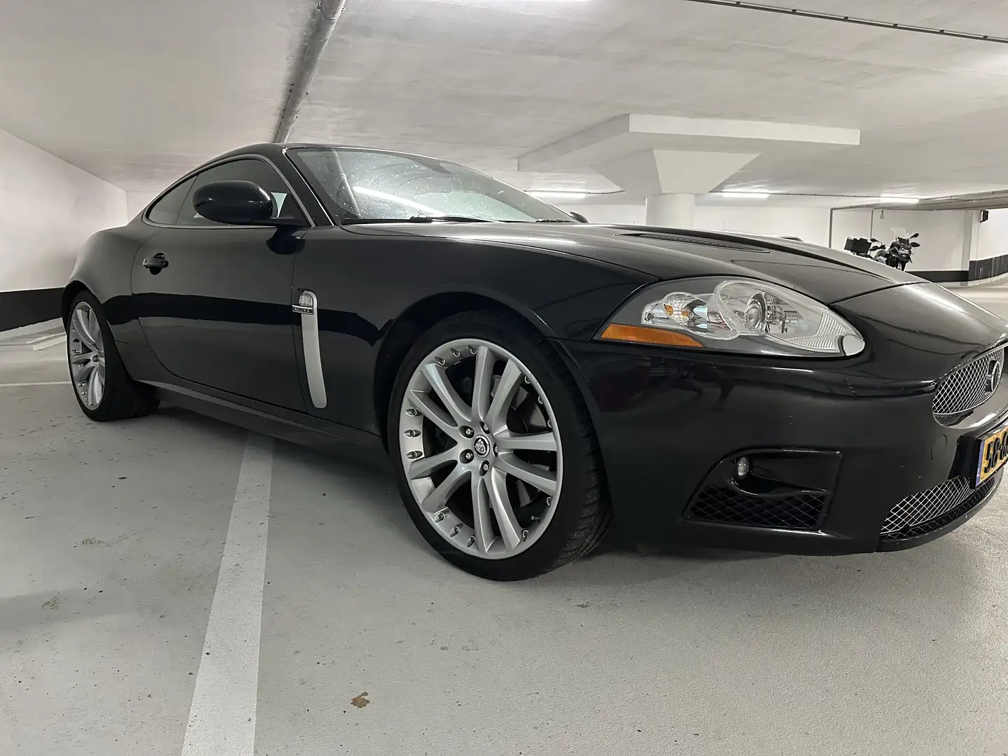 Jaguar XKR Coupe - 1