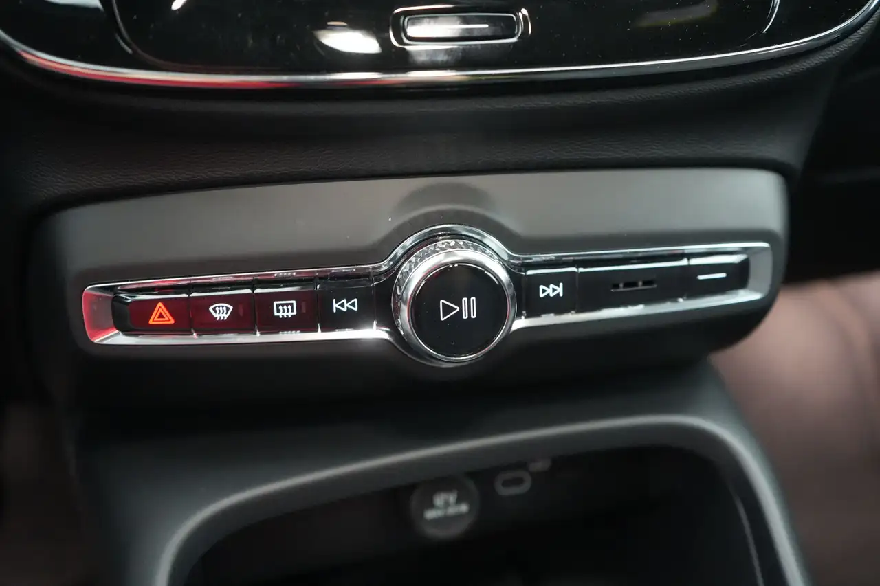 Volvo XC40 70 kWh Recharge Core LED GPS PDC CAM Keyless Verw., миниатюра 25