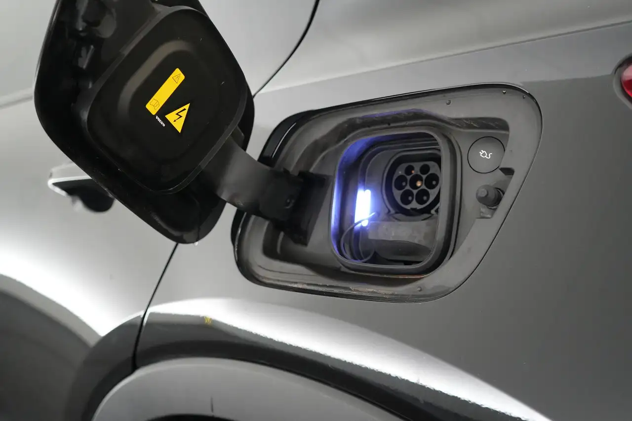 Volvo XC40 70 kWh Recharge Core LED GPS PDC CAM Keyless Verw., миниатюра 24