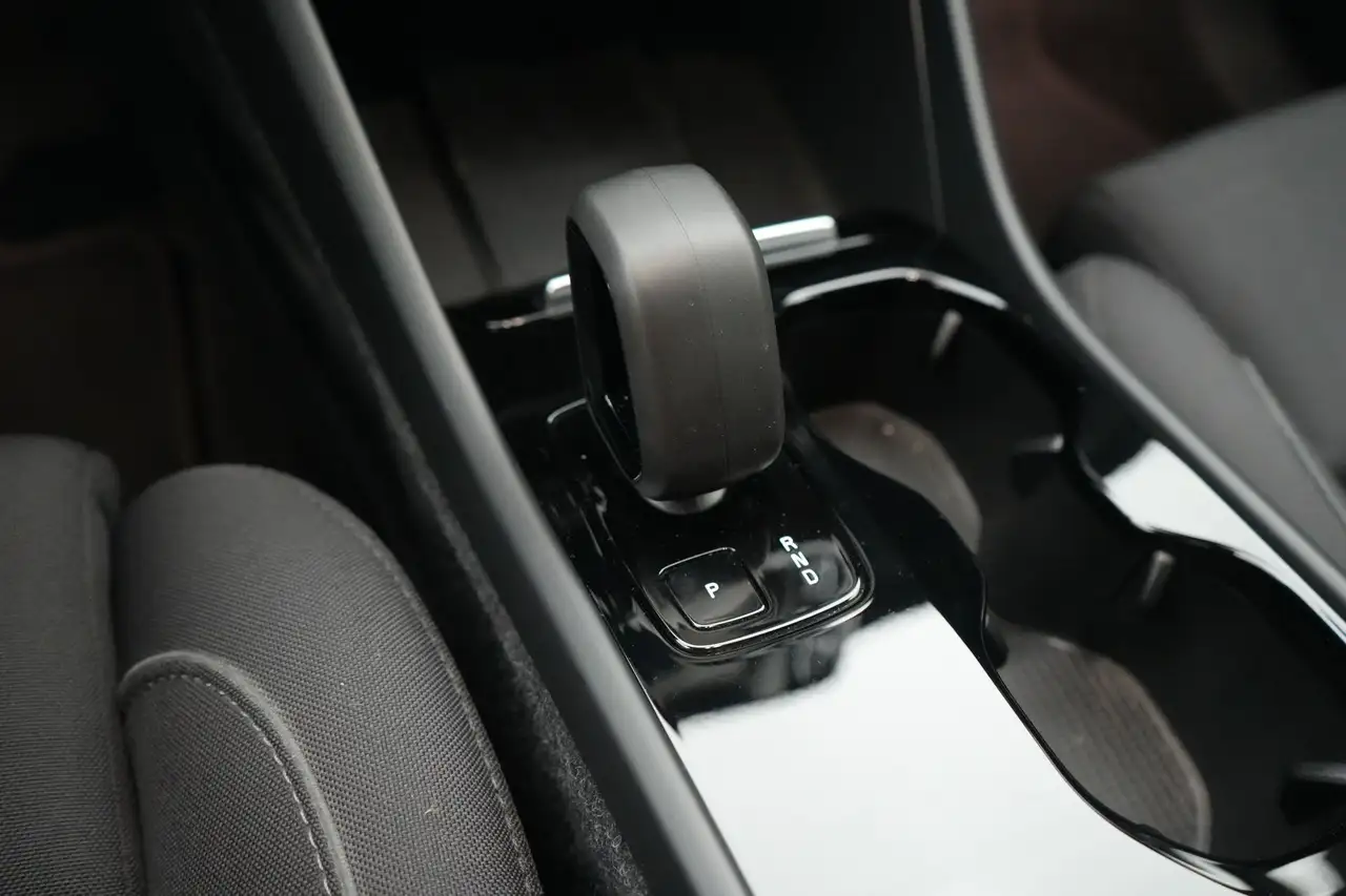Volvo XC40 70 kWh Recharge Core LED GPS PDC CAM Keyless Verw., миниатюра 16