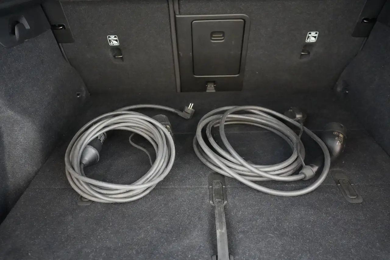 Volvo XC40 70 kWh Recharge Core LED GPS PDC CAM Keyless Verw., миниатюра 23