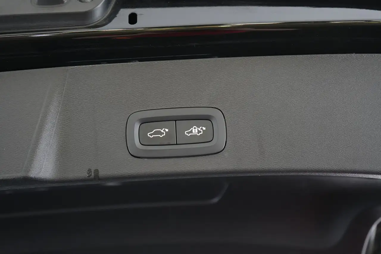 Volvo XC40 70 kWh Recharge Core LED GPS PDC CAM Keyless Verw., миниатюра 22