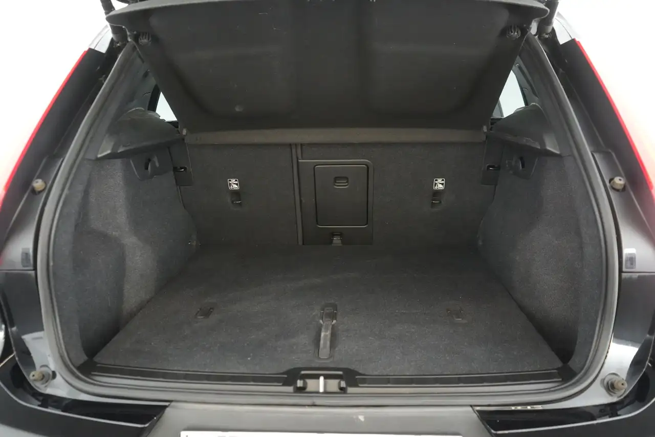 Volvo XC40 70 kWh Recharge Core LED GPS PDC CAM Keyless Verw., миниатюра 21