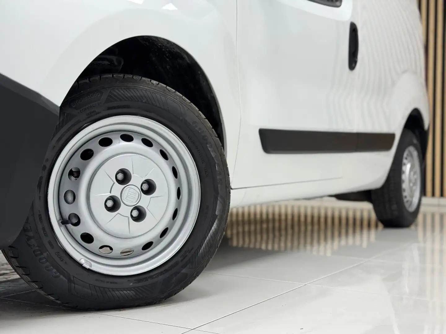 Fiat Fiorino Comercial Cargo 1.3Mjt Base 75 E5 Blanc - 2