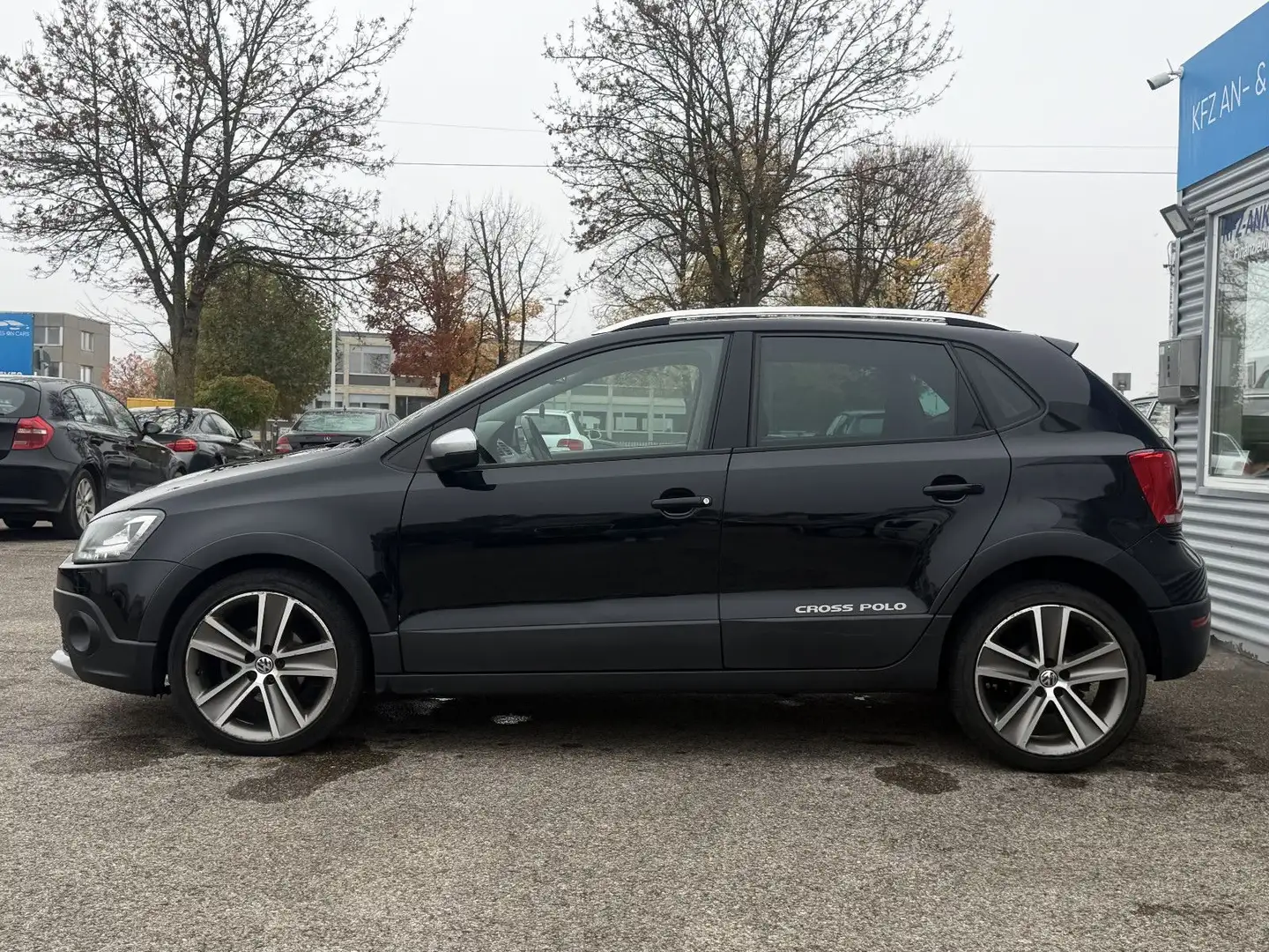 Volkswagen Polo V Cross Polo*AUTOMATIK*NAVI*LED*PDC*SHZ*UVM Schwarz - 2