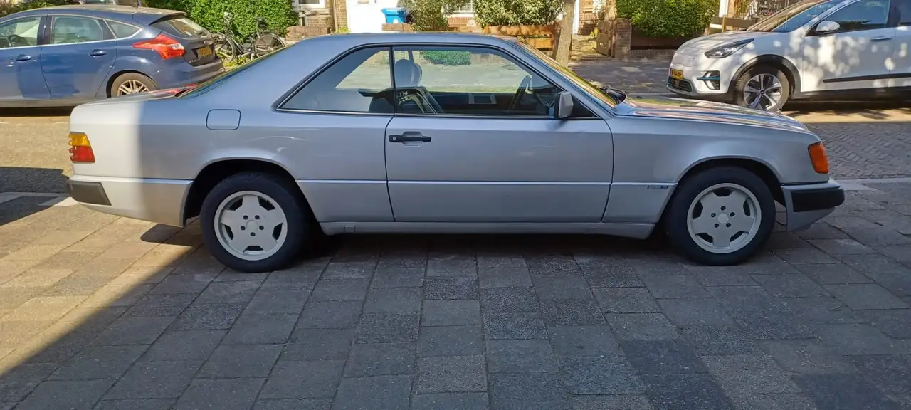 Mercedes-Benz 230 CE, foto 3