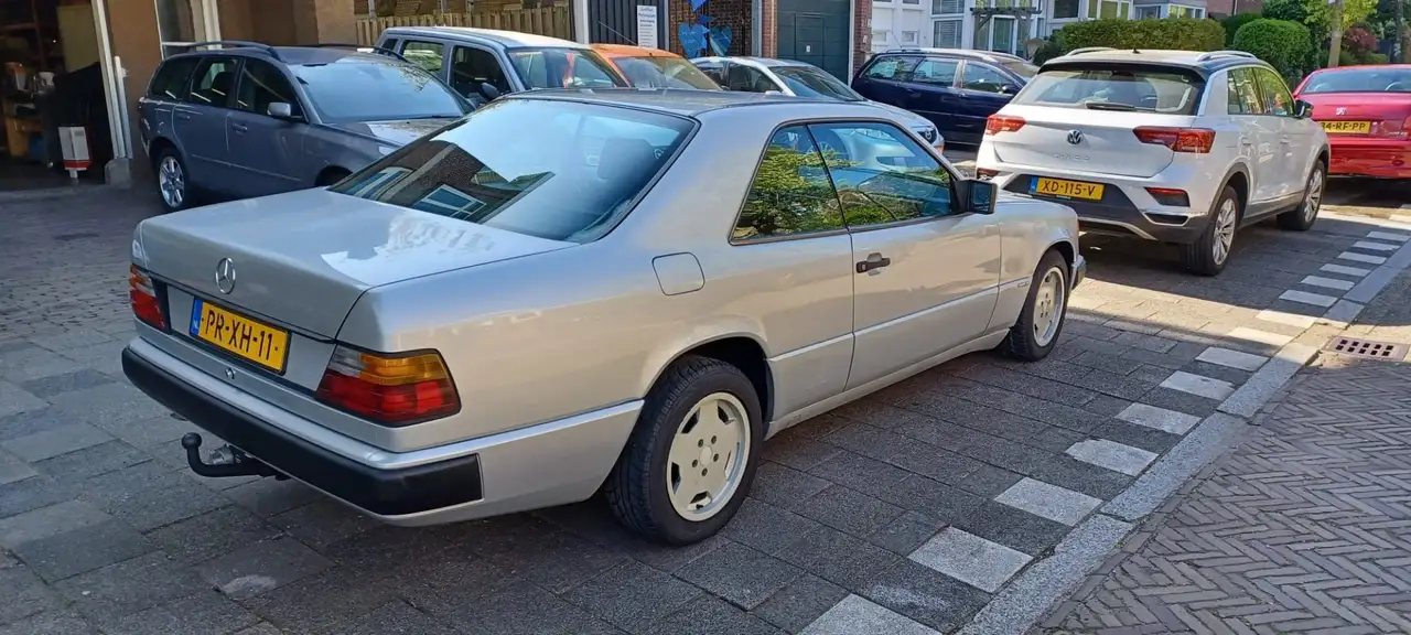 Mercedes-Benz 230 CE, foto 4