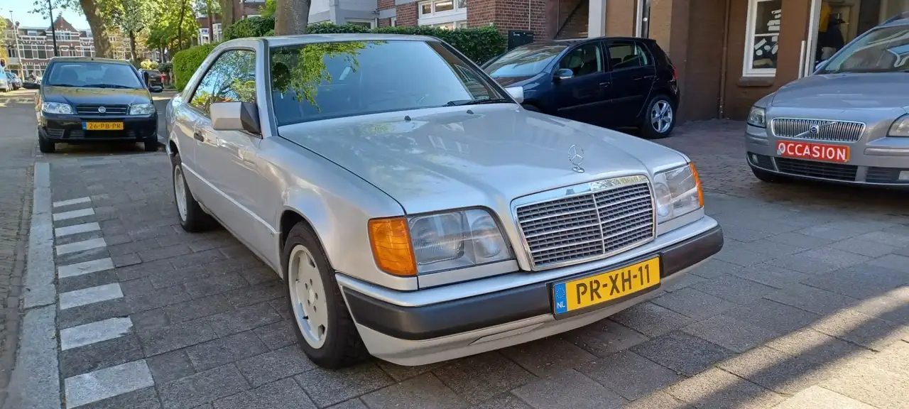 Mercedes-Benz 230 CE, foto 1