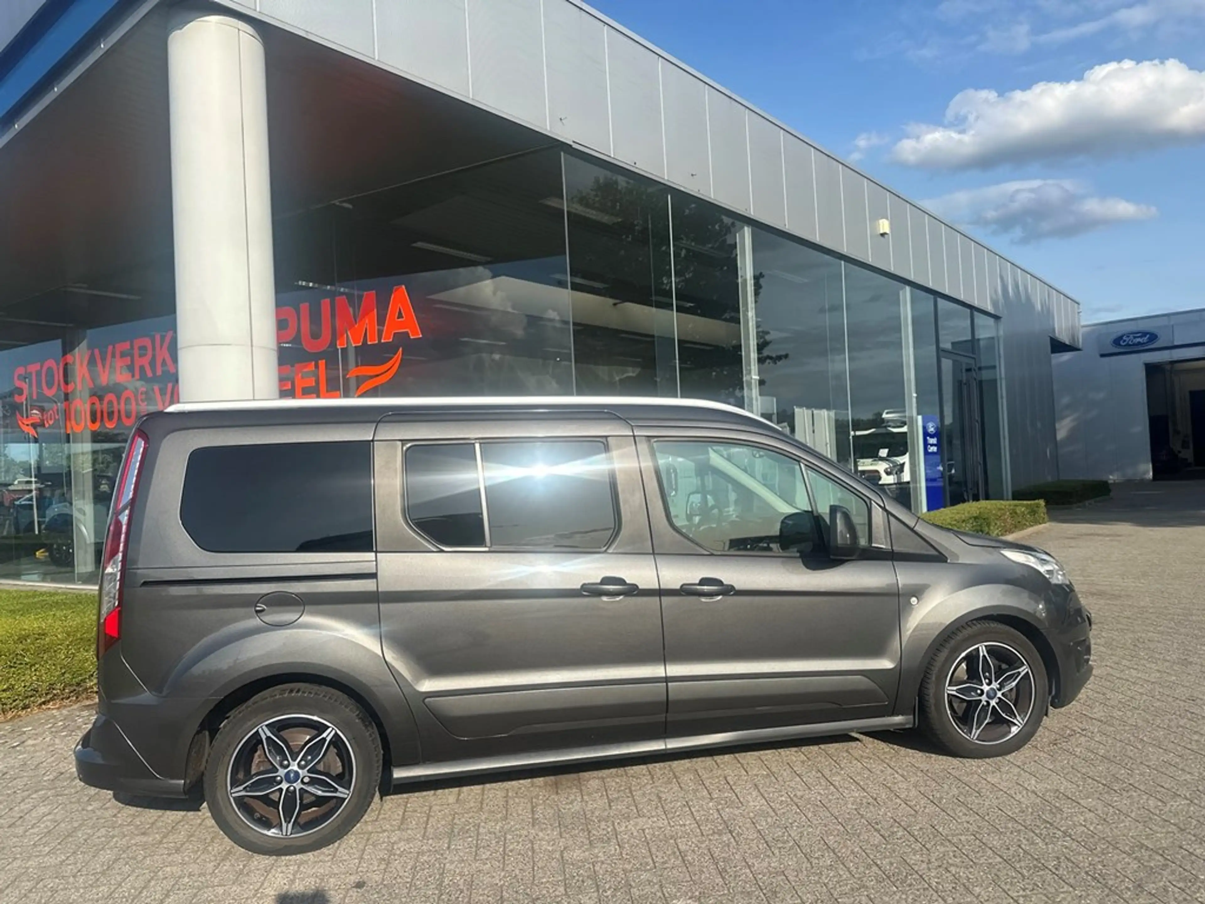 Ford Tourneo 7 zitplaatsen — photo 2