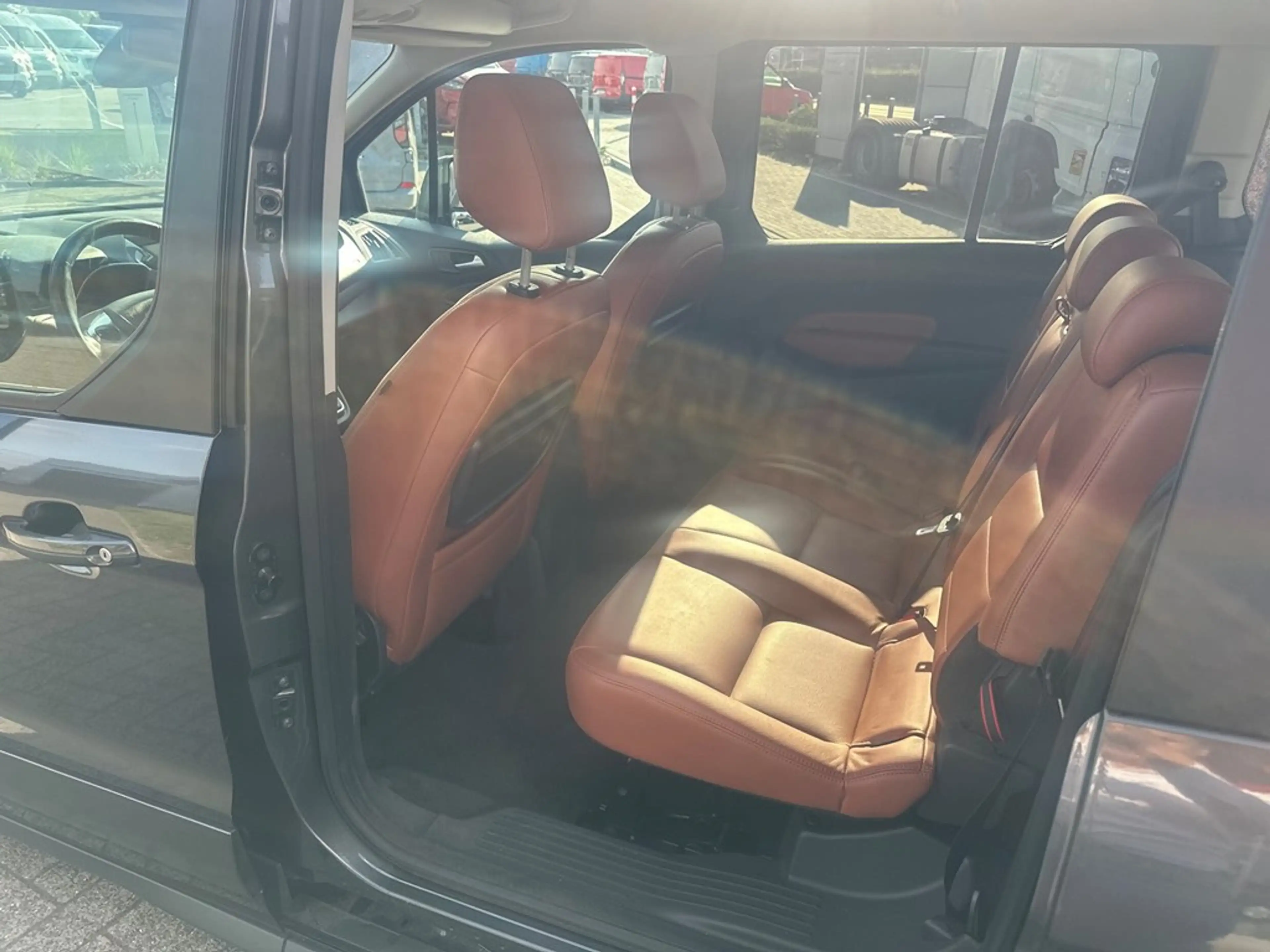 Ford Tourneo 7 zitplaatsen — photo 4