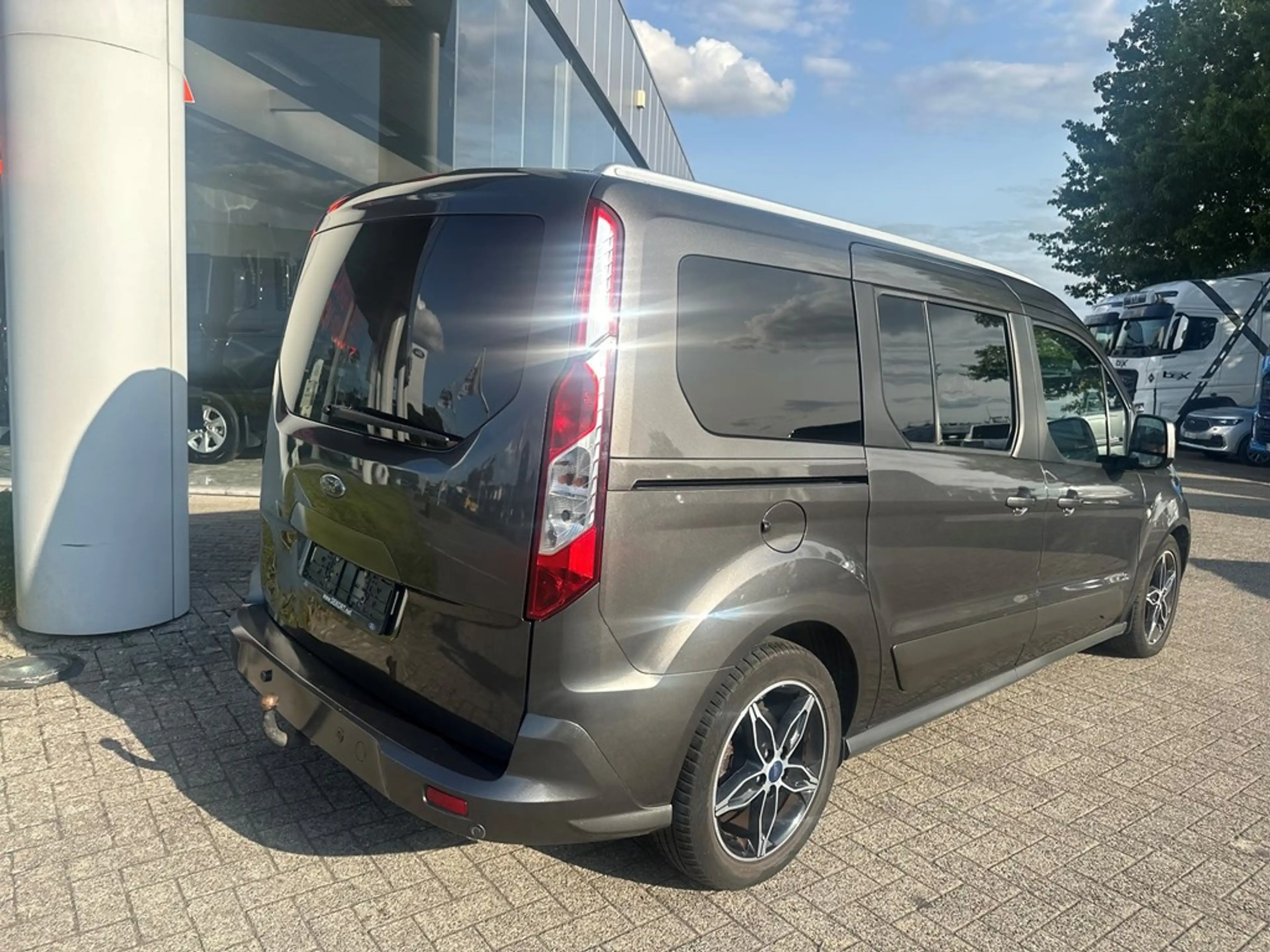 Ford Tourneo 7 zitplaatsen — photo 7