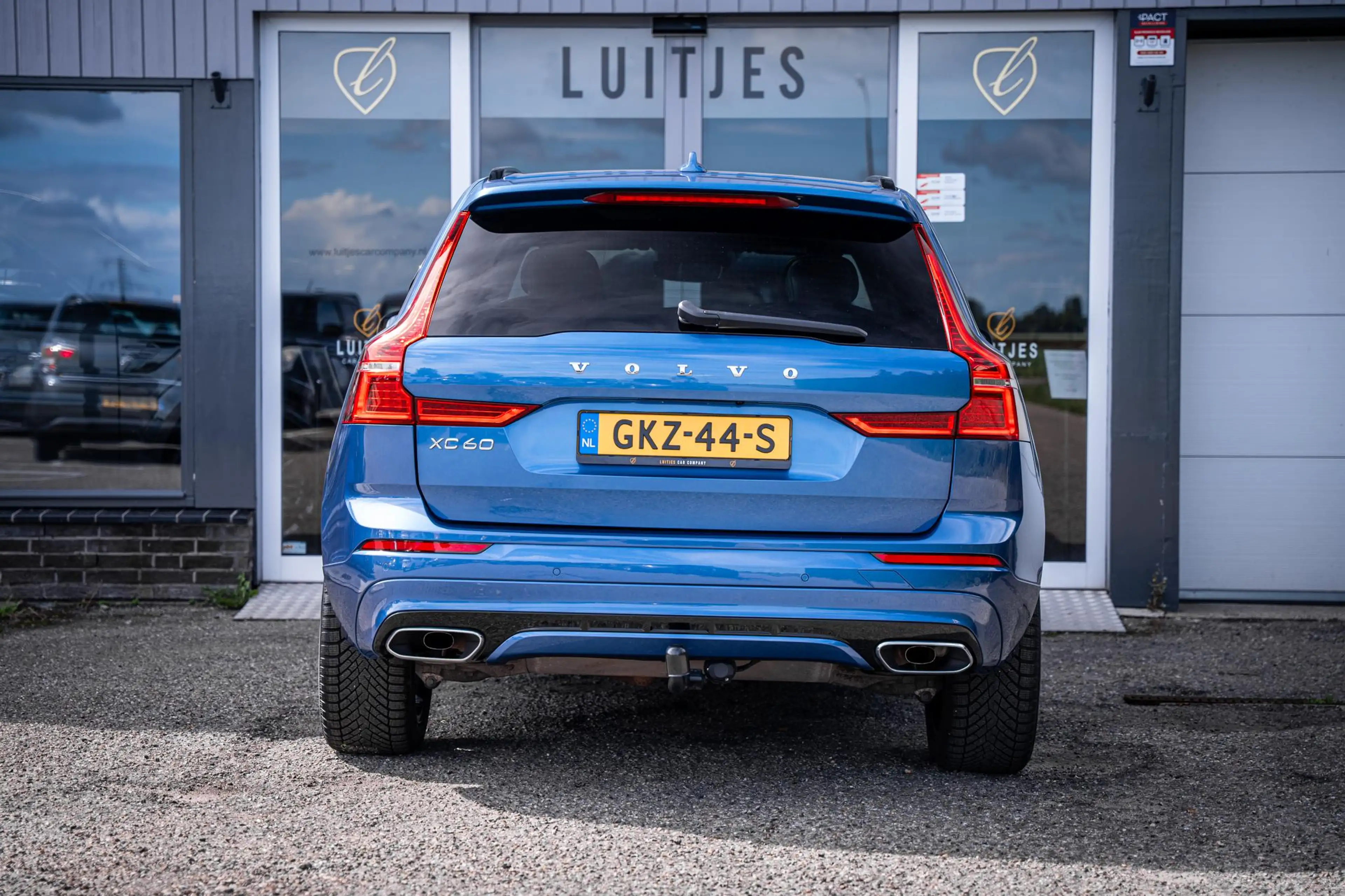 Volvo XC60 2.0 T6 AWD Recharge R-Design |Pano|360°|H&K|Memory — photo 11