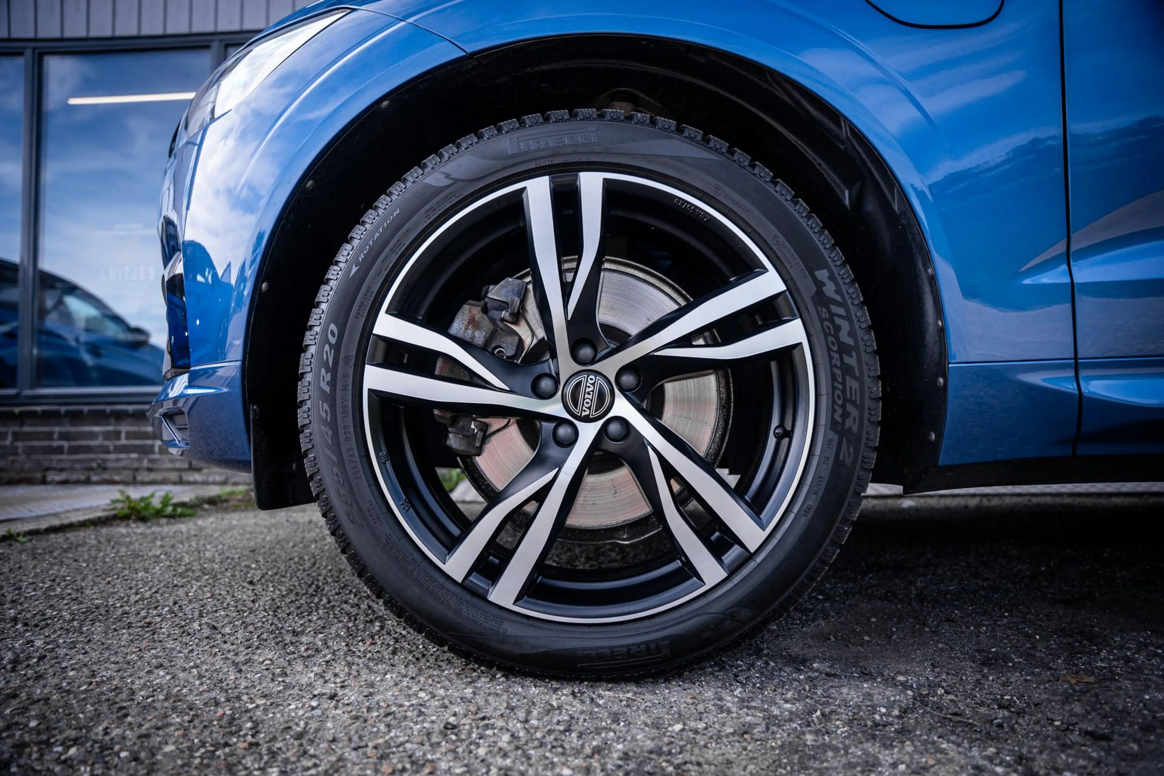 Volvo XC60 2.0 T6 AWD Recharge R-Design |Pano|360°|H&K|Memory — photo 18