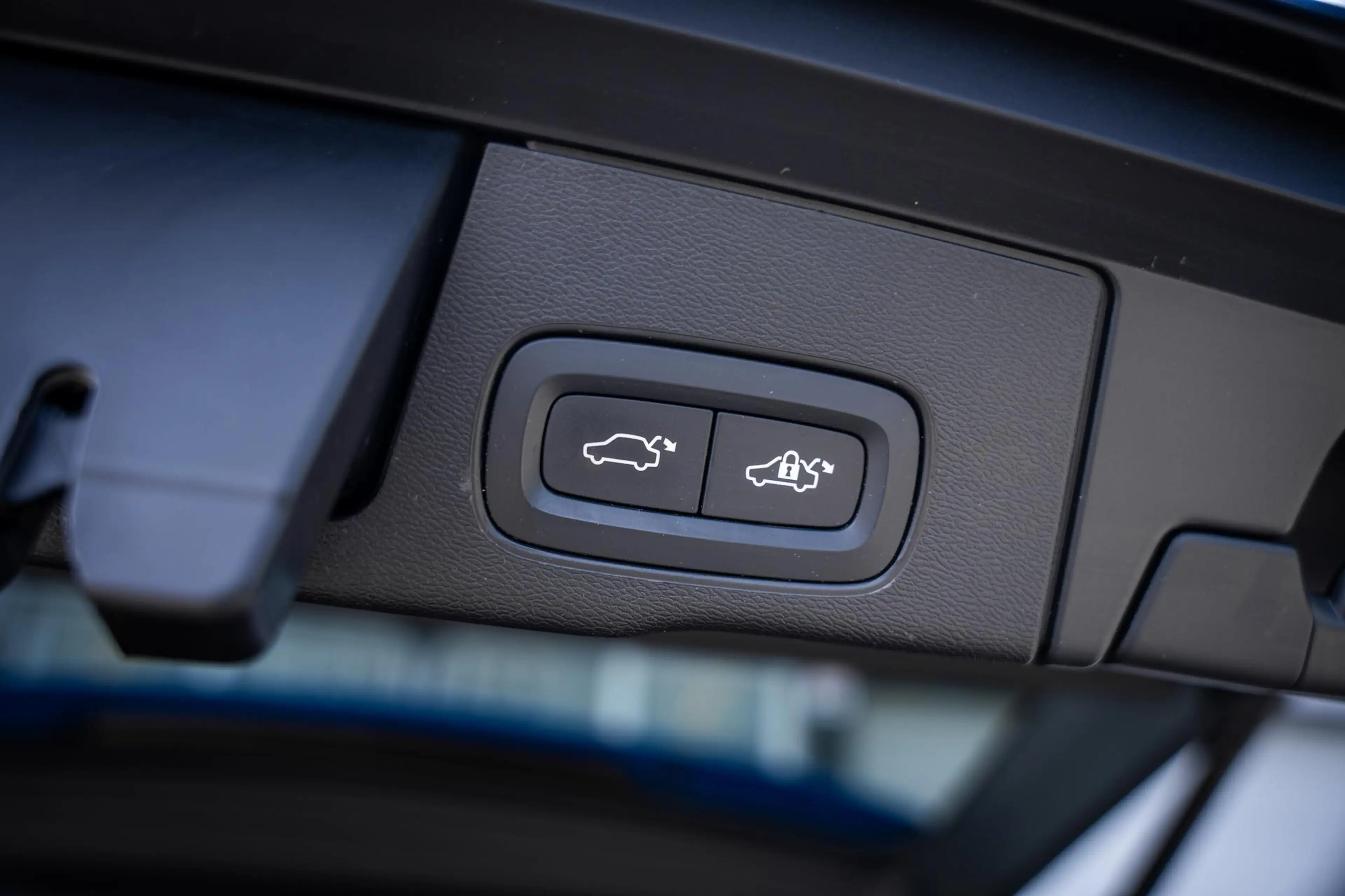 Volvo XC60 2.0 T6 AWD Recharge R-Design |Pano|360°|H&K|Memory — photo 13