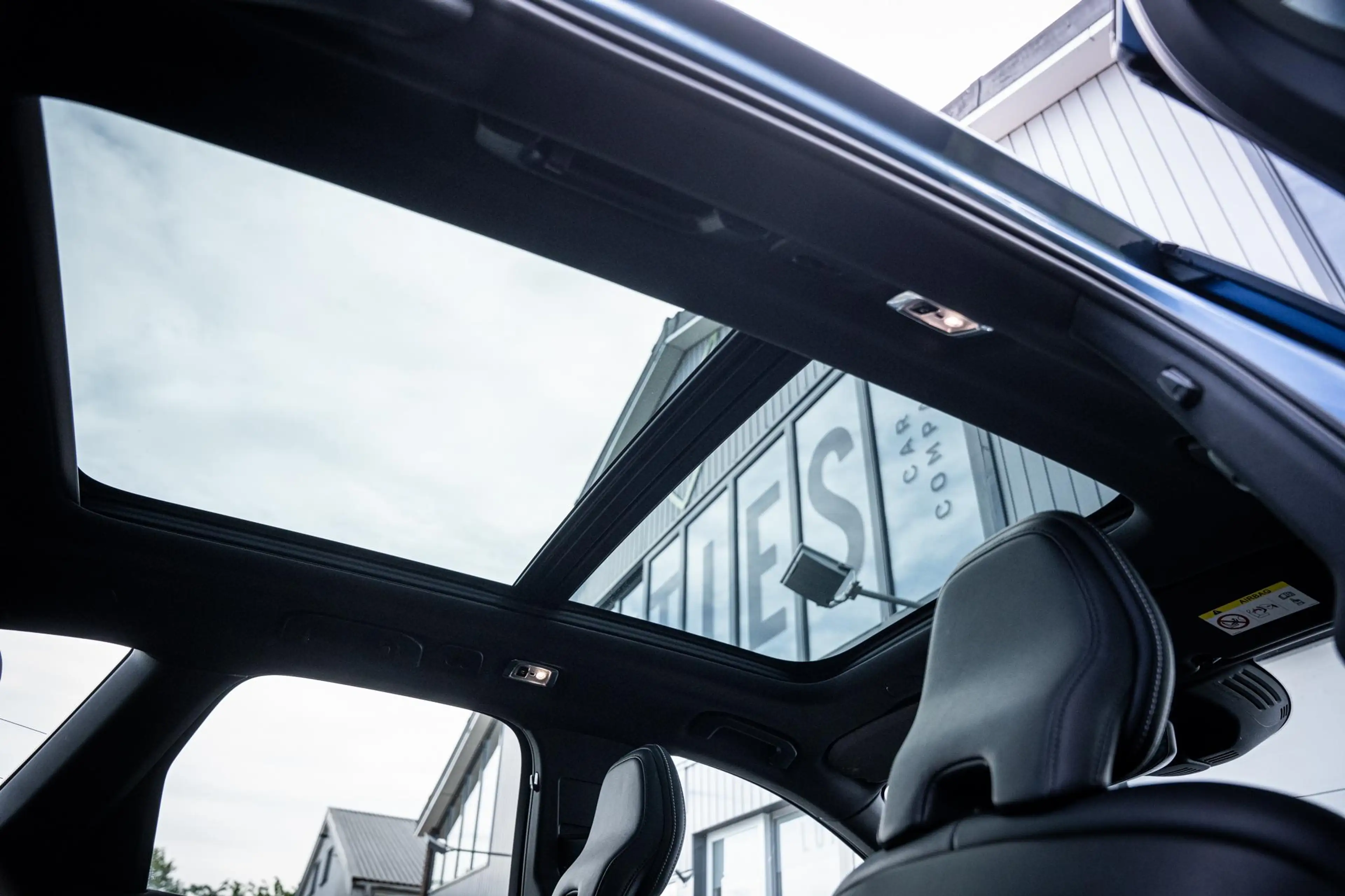 Volvo XC60 2.0 T6 AWD Recharge R-Design |Pano|360°|H&K|Memory — photo 21