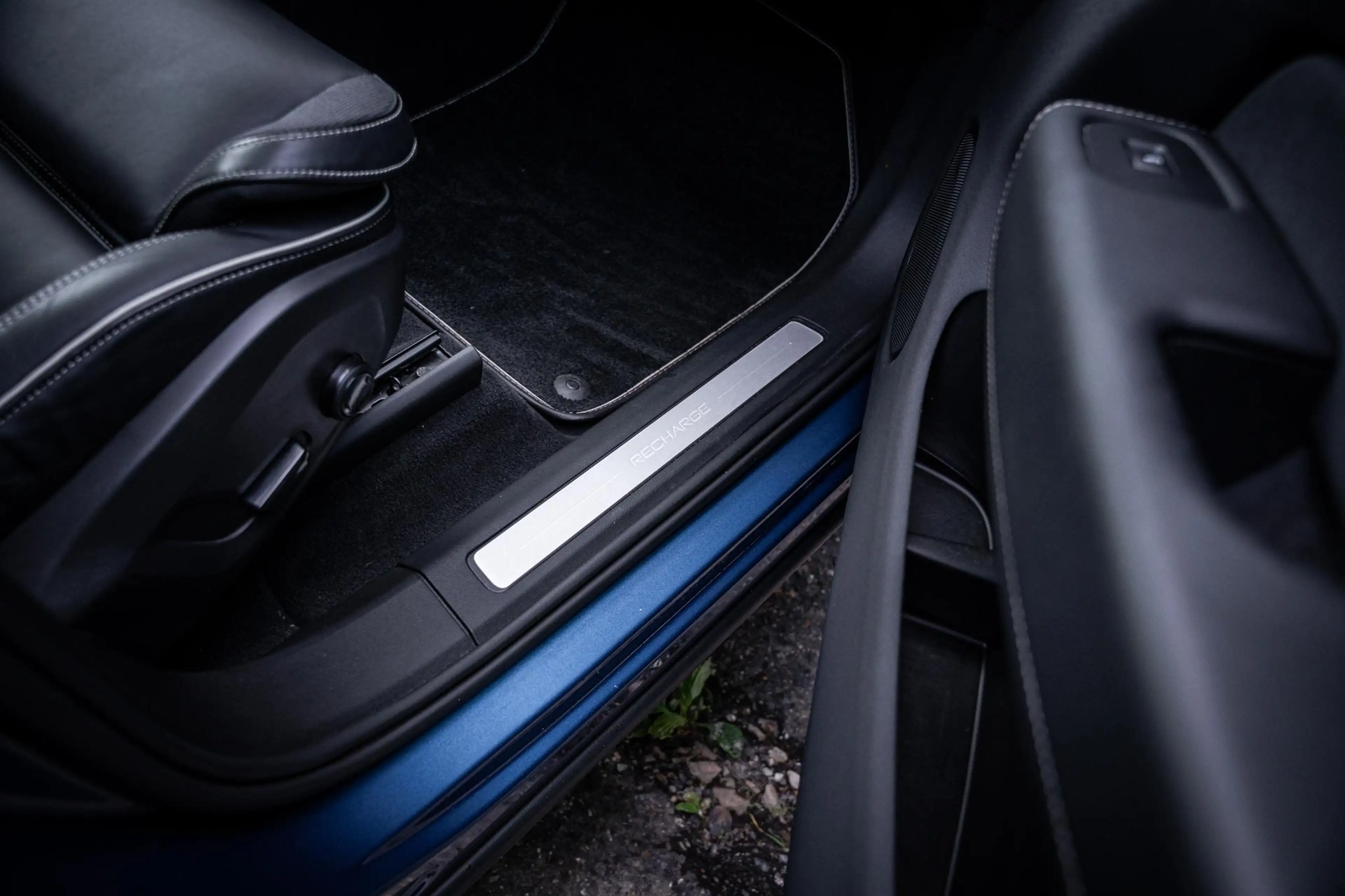 Volvo XC60 2.0 T6 AWD Recharge R-Design |Pano|360°|H&K|Memory — photo 46