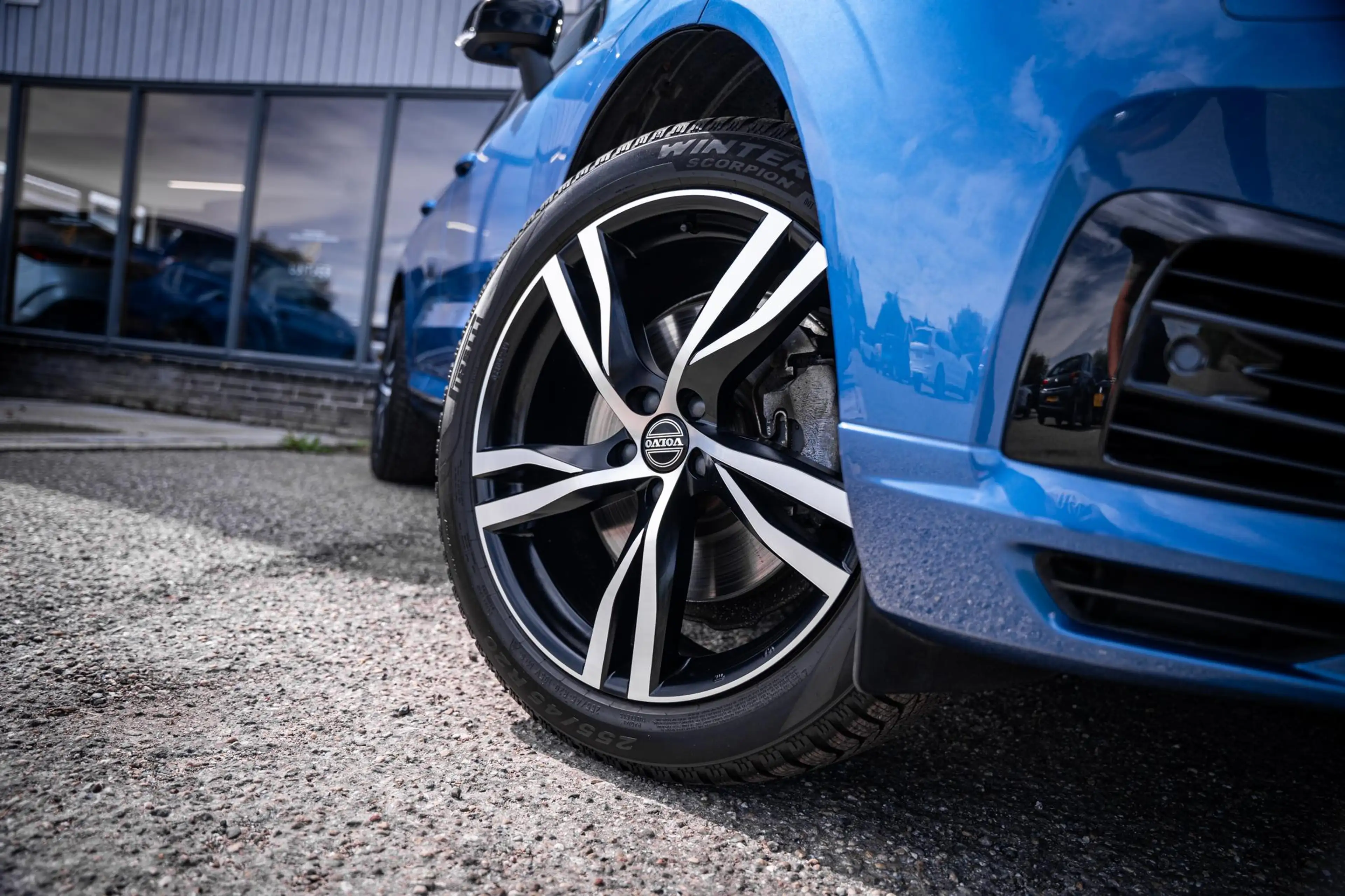 Volvo XC60 2.0 T6 AWD Recharge R-Design |Pano|360°|H&K|Memory — photo 8