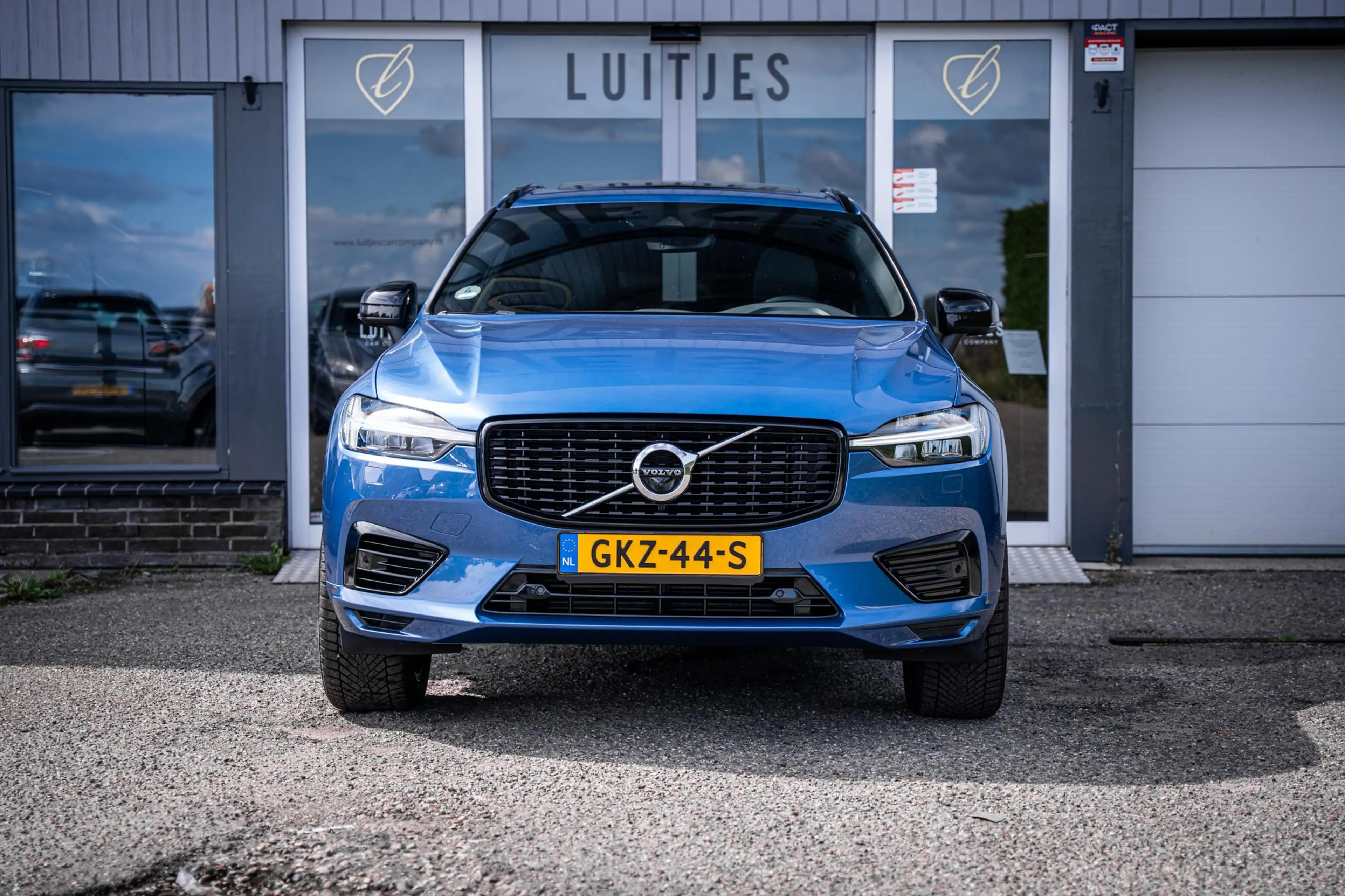 Volvo XC60 2.0 T6 AWD Recharge R-Design |Pano|360°|H&K|Memory — photo 6