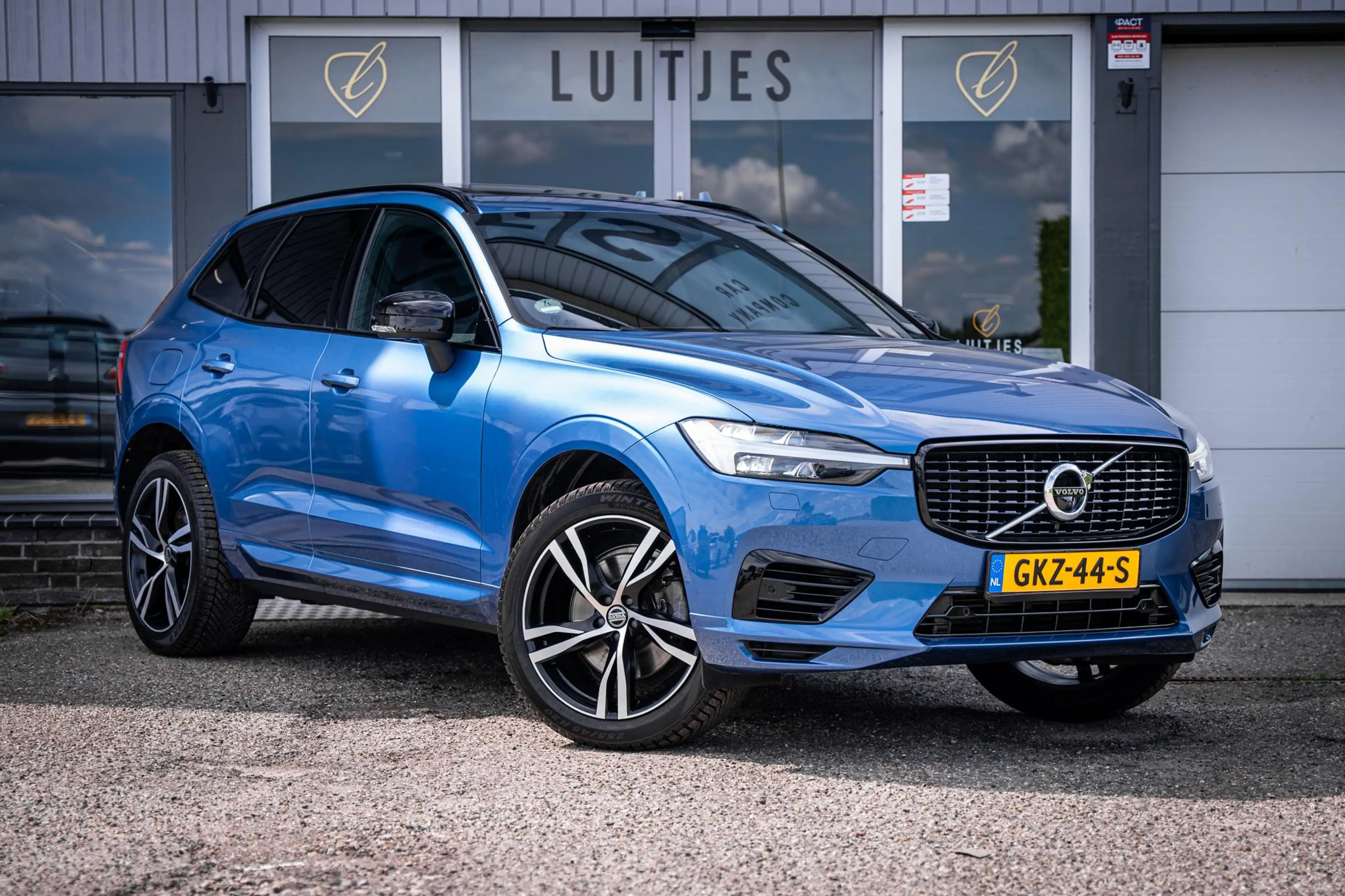Volvo XC60 2.0 T6 AWD Recharge R-Design |Pano|360°|H&K|Memory — photo 7
