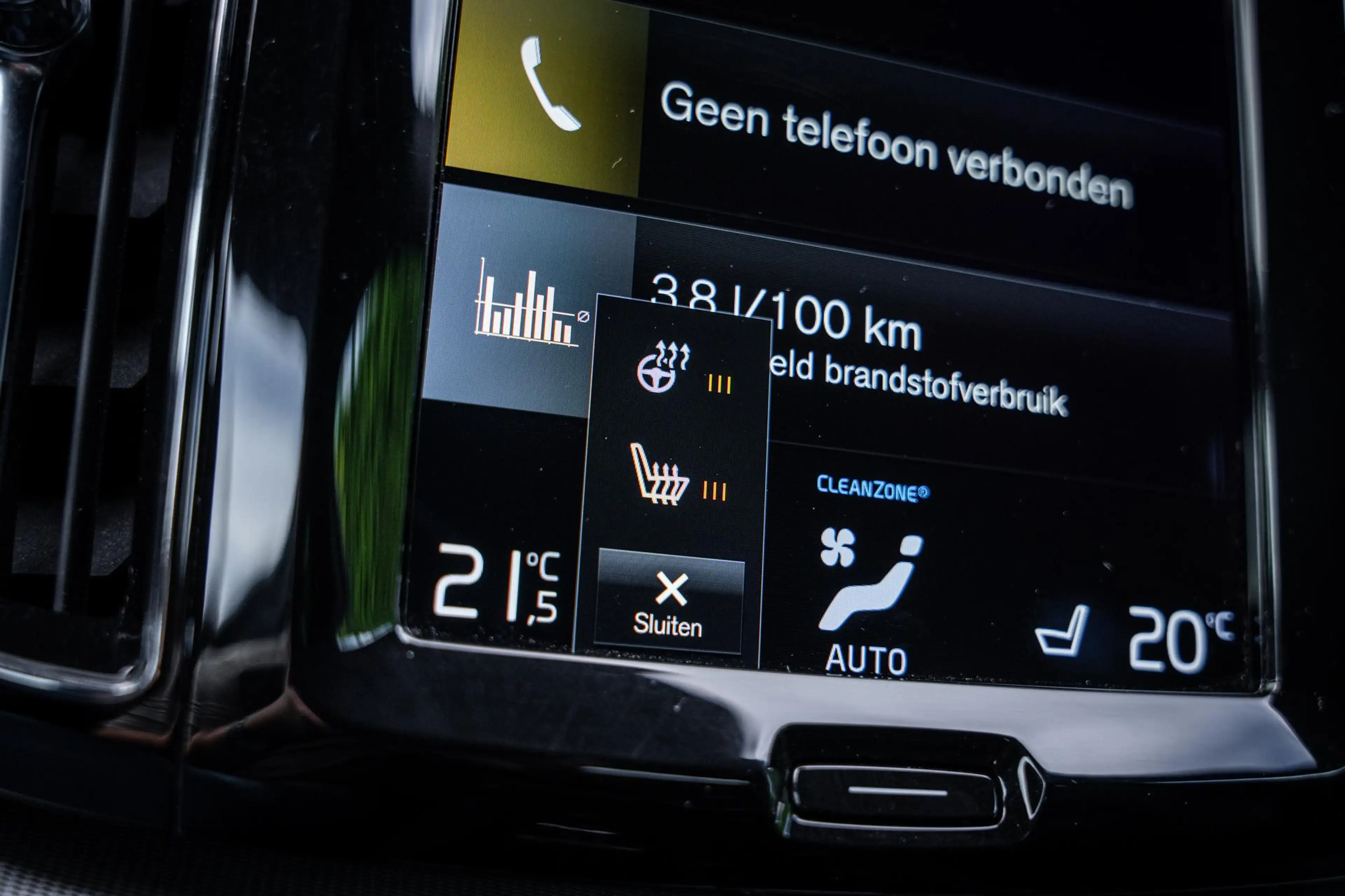 Volvo XC60 2.0 T6 AWD Recharge R-Design |Pano|360°|H&K|Memory — photo 31