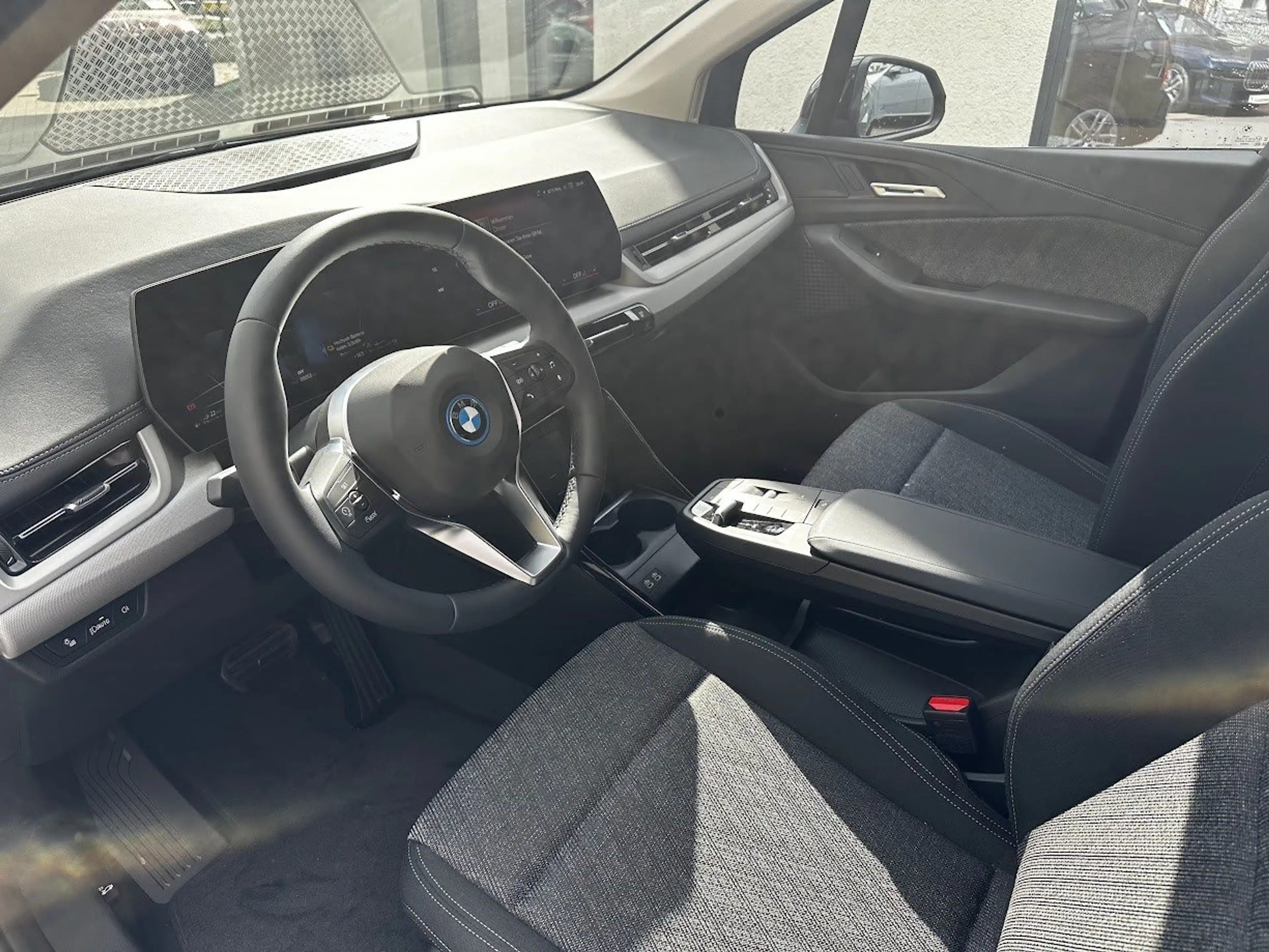 BMW 225 e xDrive || AT AHK Kamera DrivAssist — photo 6