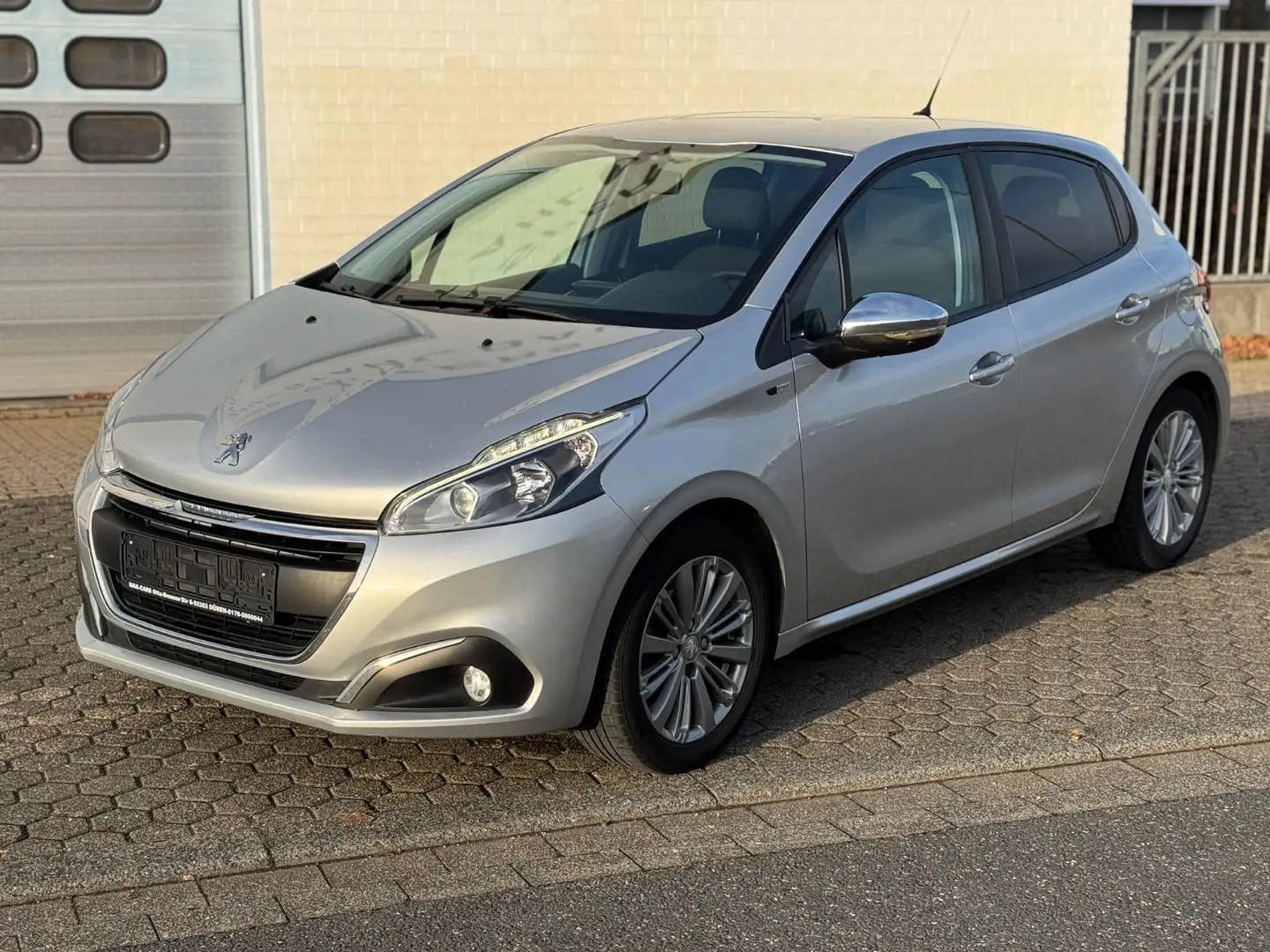 Peugeot 208 Style/Navi/Klima/PDC/E6 Gris - 2