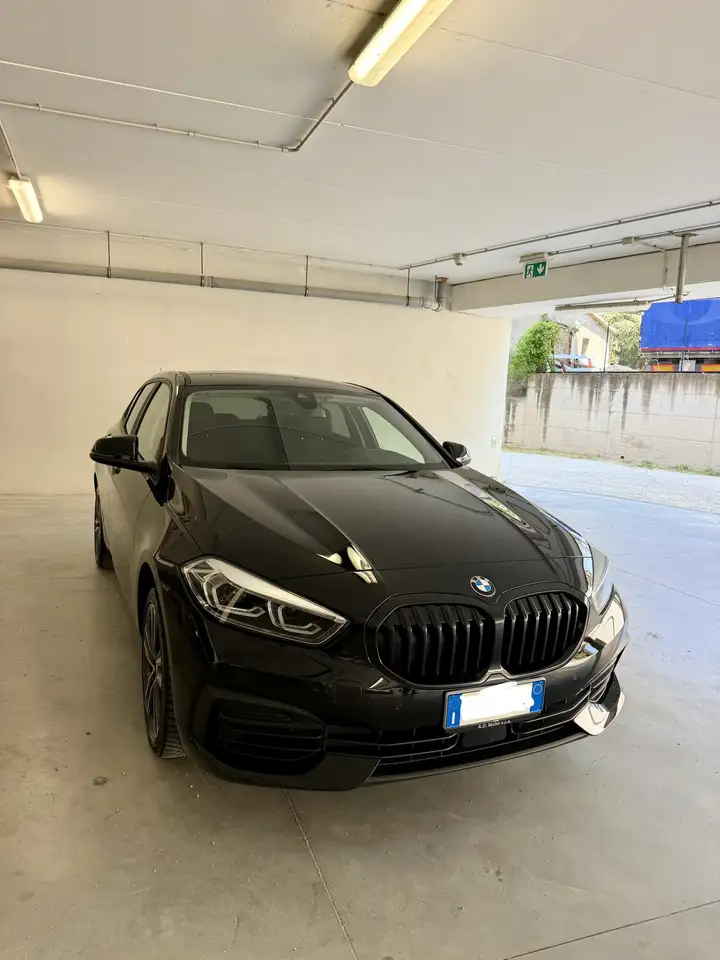 BMW 116 116d Business Advantage auto — photo 1 of 3