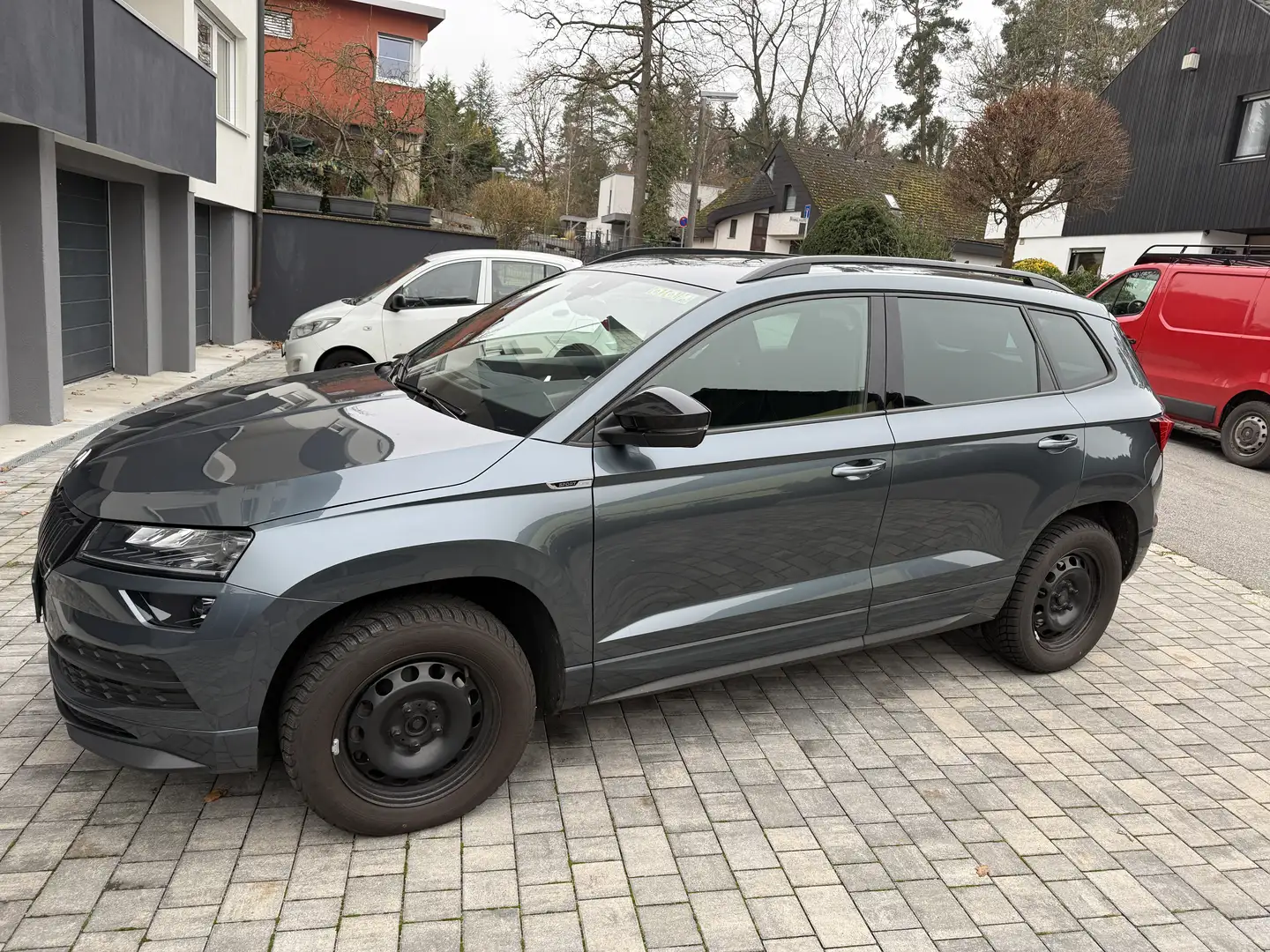 Skoda Karoq 1.5 TSI ACT DSG Sportline Grau - 1
