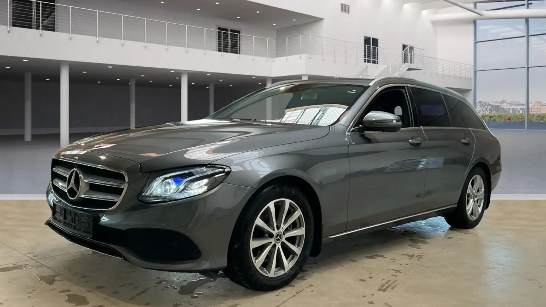 Mercedes-Benz E 220 d T ParkAss. SHZ el.Heck Sportp. Alu Grau - 2