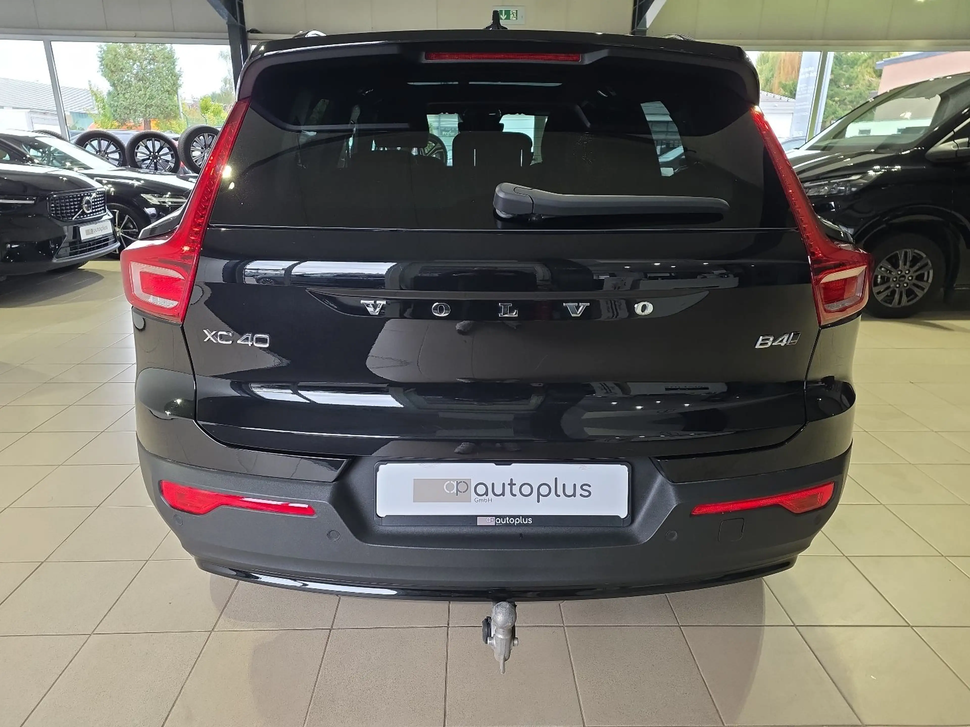Volvo XC40 B4 Ultimate Dark AWD ACC AHK 360° WinterPkt — photo 8