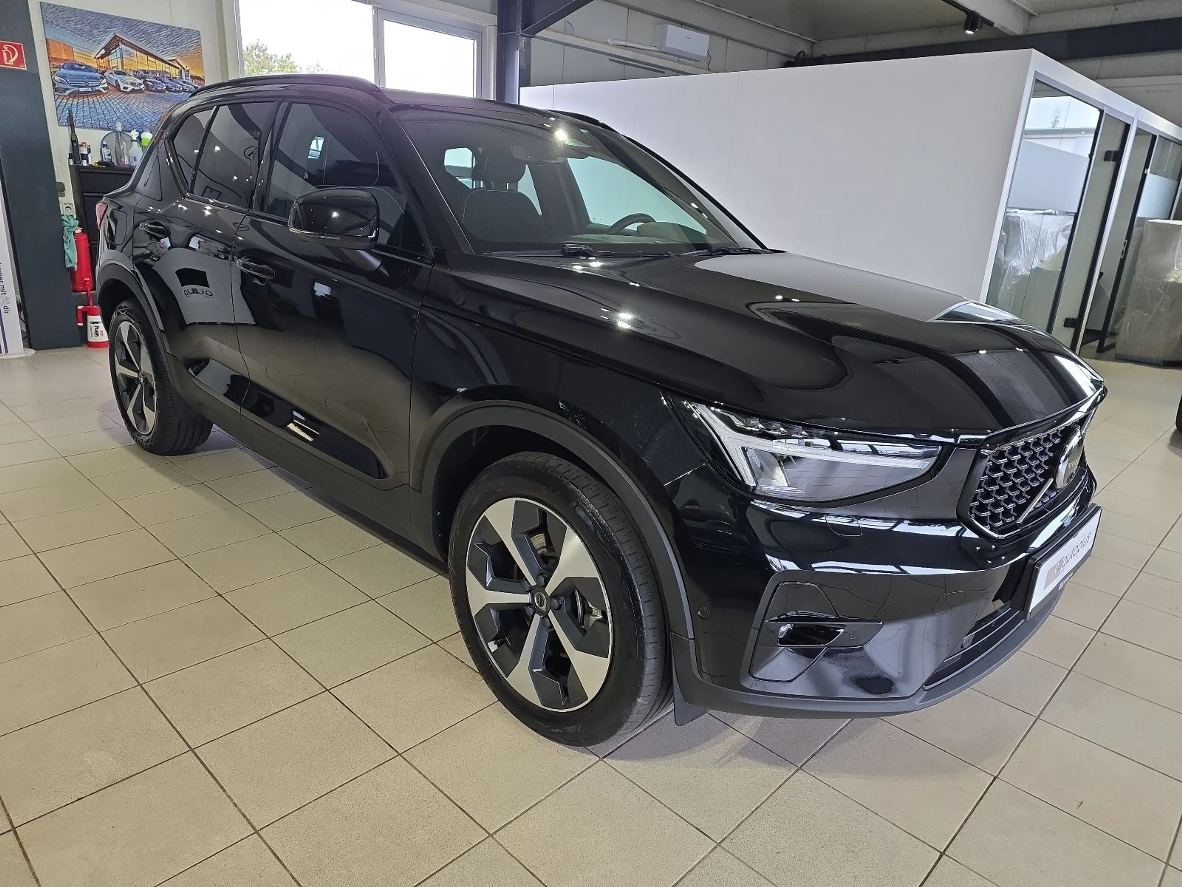 Volvo XC40 B4 Ultimate Dark AWD ACC AHK 360° WinterPkt — photo 5