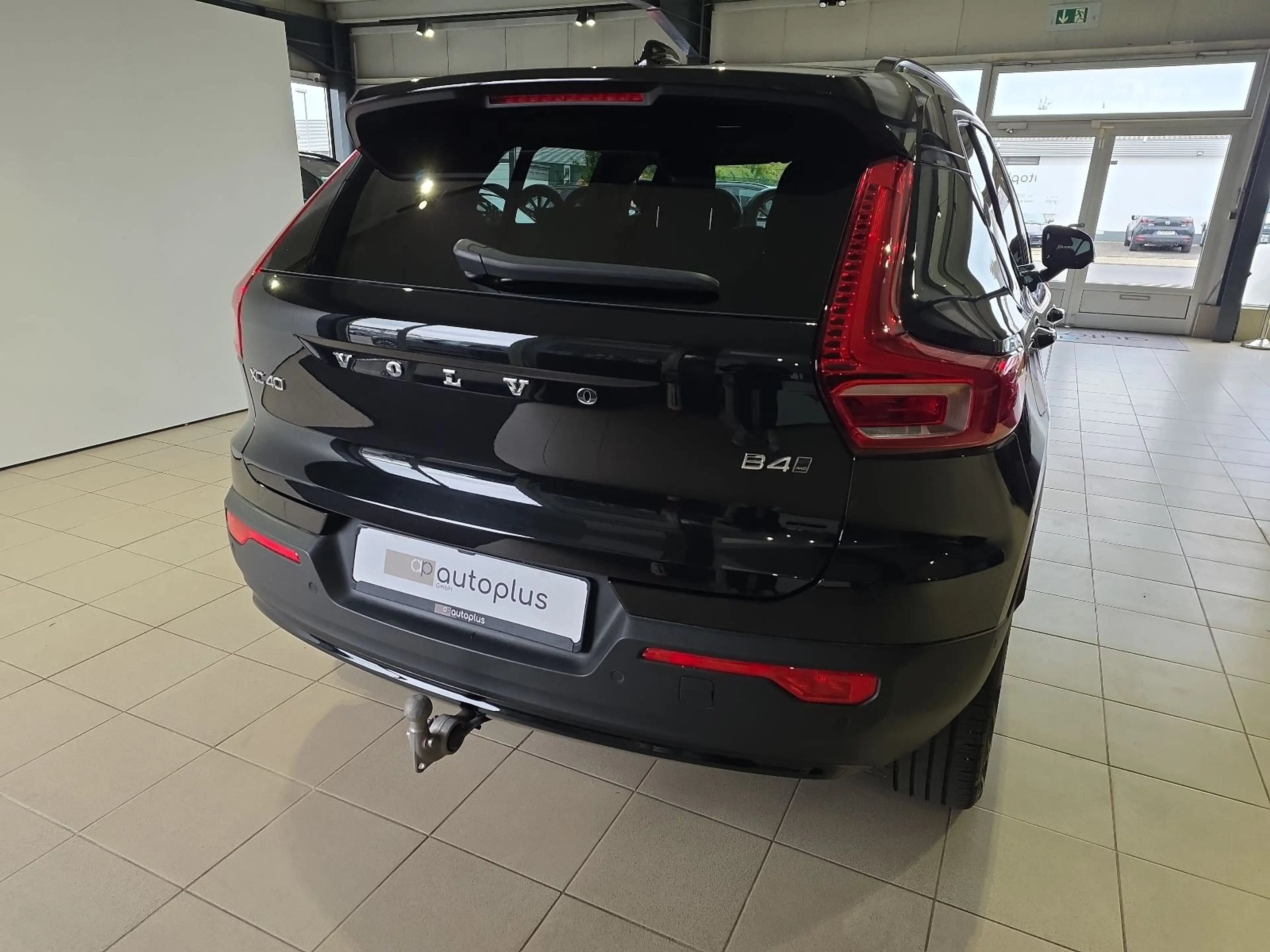 Volvo XC40 B4 Ultimate Dark AWD ACC AHK 360° WinterPkt — photo 7