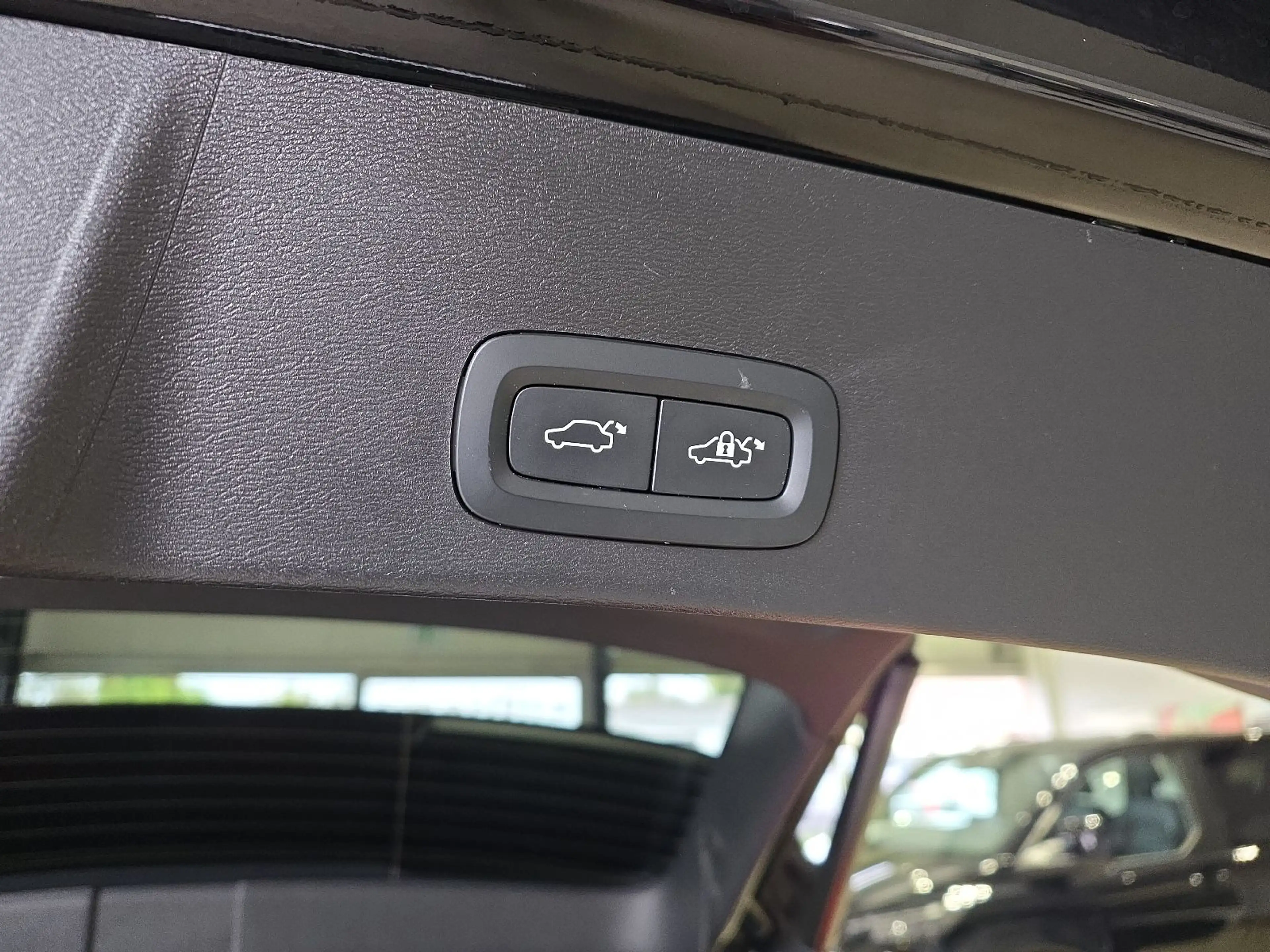 Volvo XC40 B4 Ultimate Dark AWD ACC AHK 360° WinterPkt — photo 15