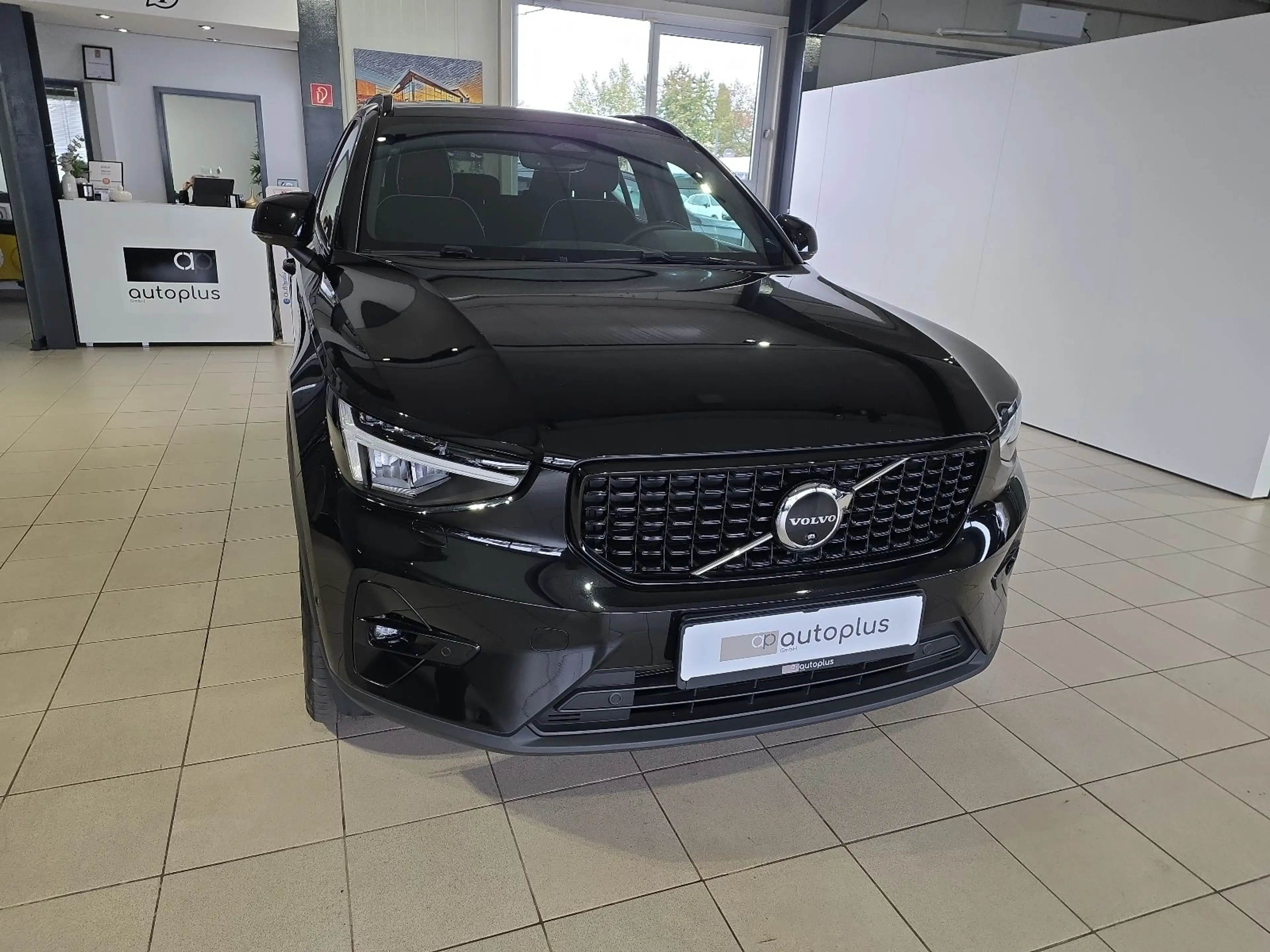 Volvo XC40 B4 Ultimate Dark AWD ACC AHK 360° WinterPkt — photo 4