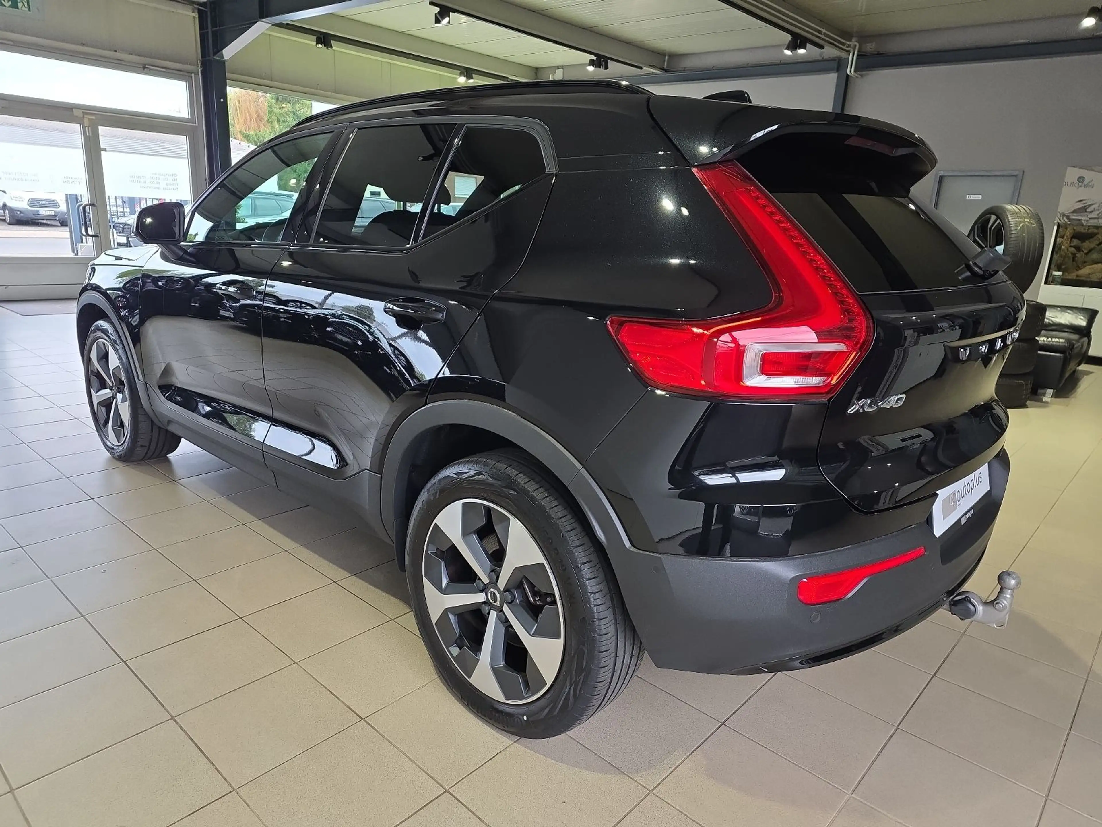 Volvo XC40 B4 Ultimate Dark AWD ACC AHK 360° WinterPkt — photo 10