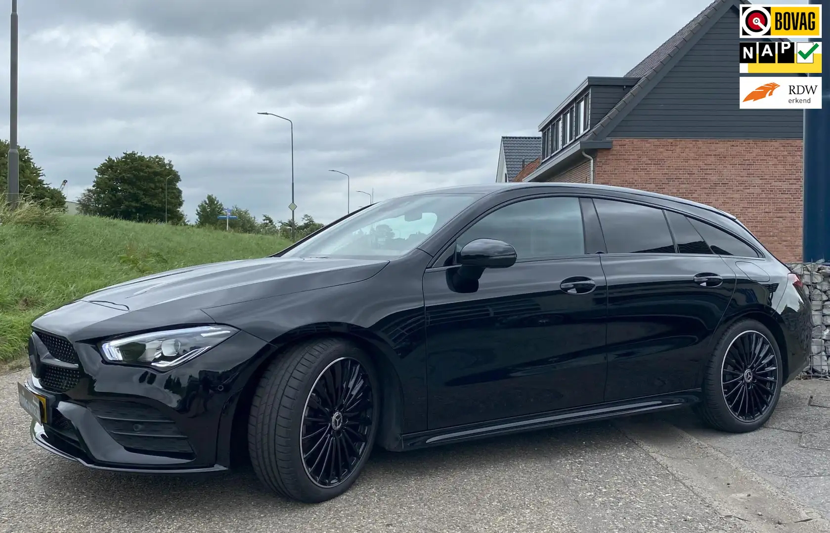 Mercedes-Benz CLA 200 Shooting Brake Business Solution AMG/ 19"/ Ambient Zwart - 1