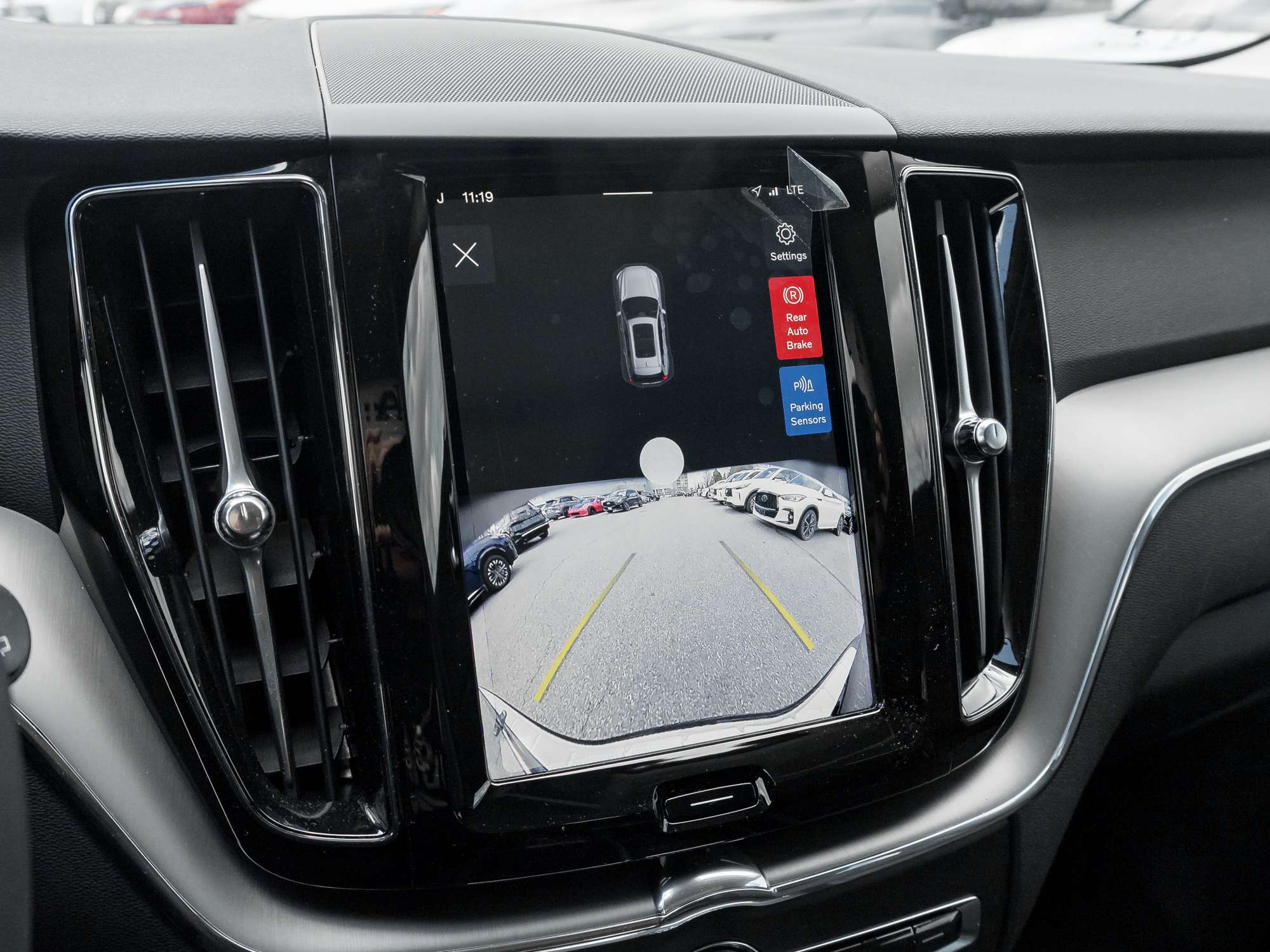 2024 Volvo XC60 T8 eAWD PHEV Core Dark Theme thumb 14