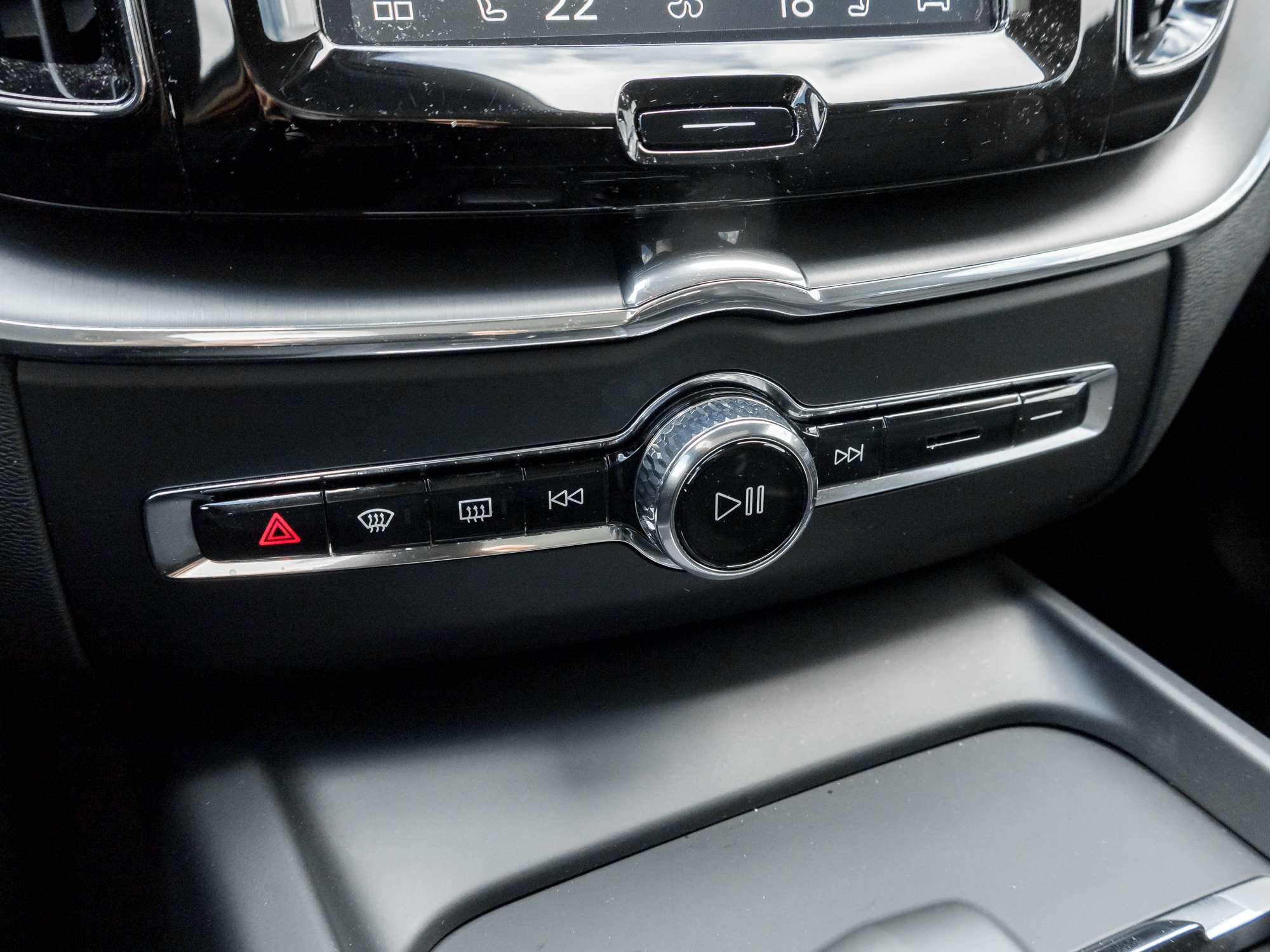 2024 Volvo XC60 T8 eAWD PHEV Core Dark Theme thumb 20