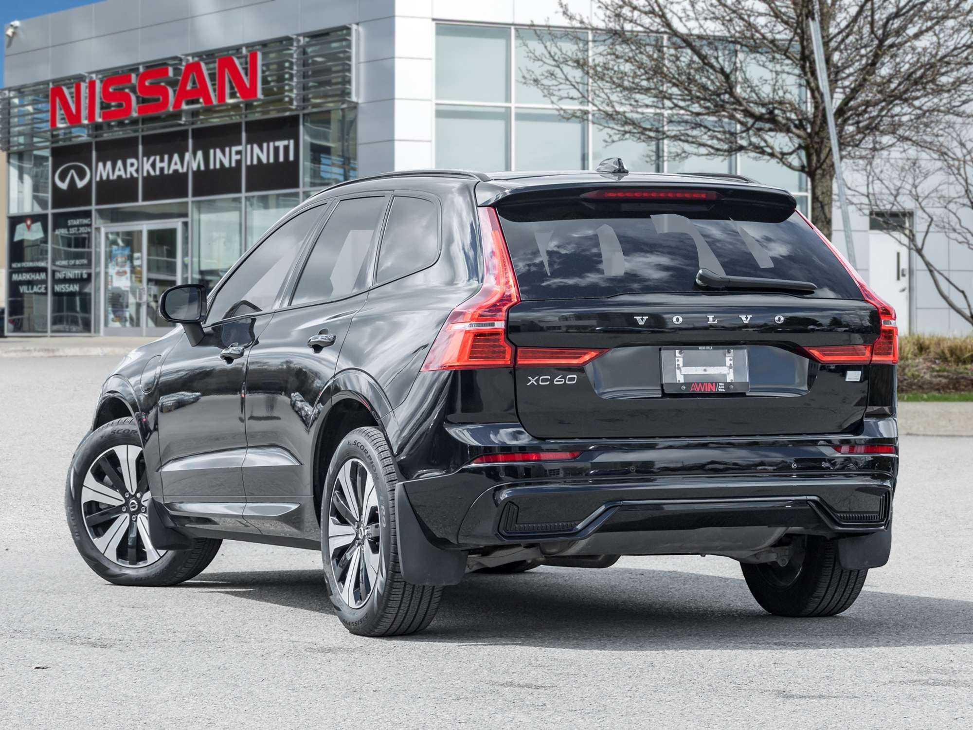 2024 Volvo XC60 T8 eAWD PHEV Core Dark Theme thumb 7