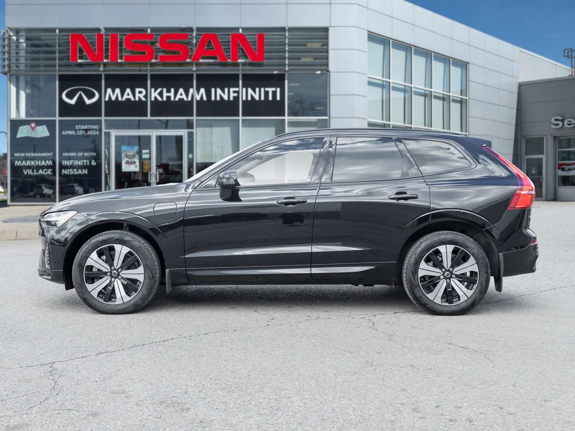 2024 Volvo XC60 T8 eAWD PHEV Core Dark Theme alt 4