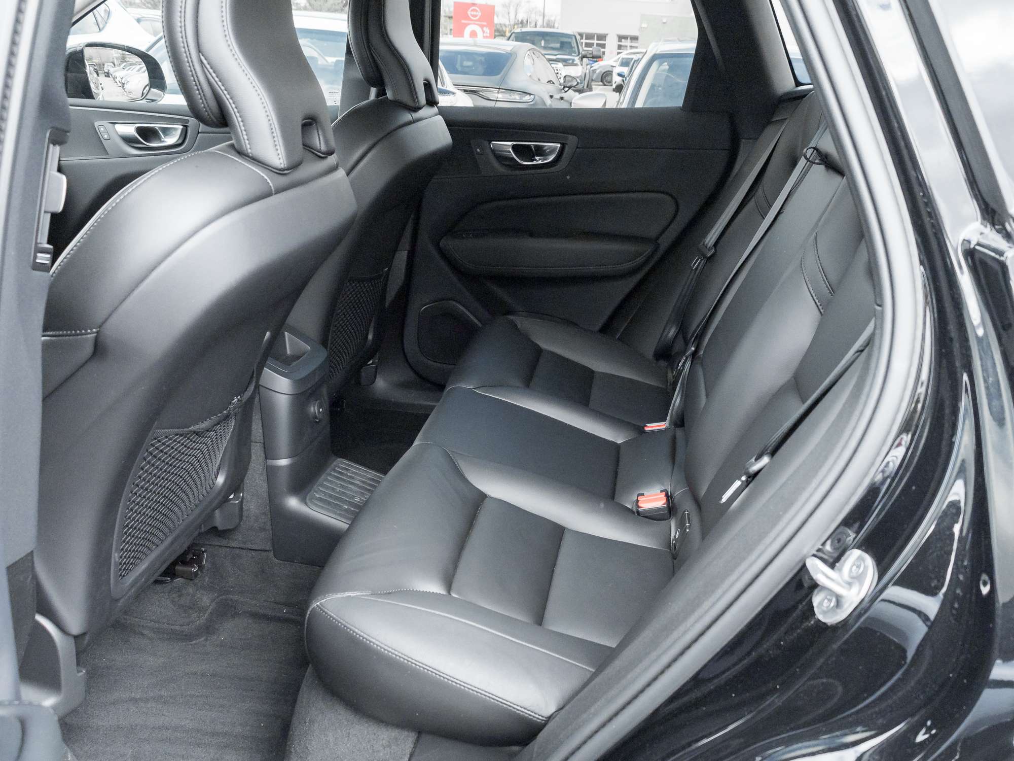 2024 Volvo XC60 T8 eAWD PHEV Core Dark Theme thumb 25