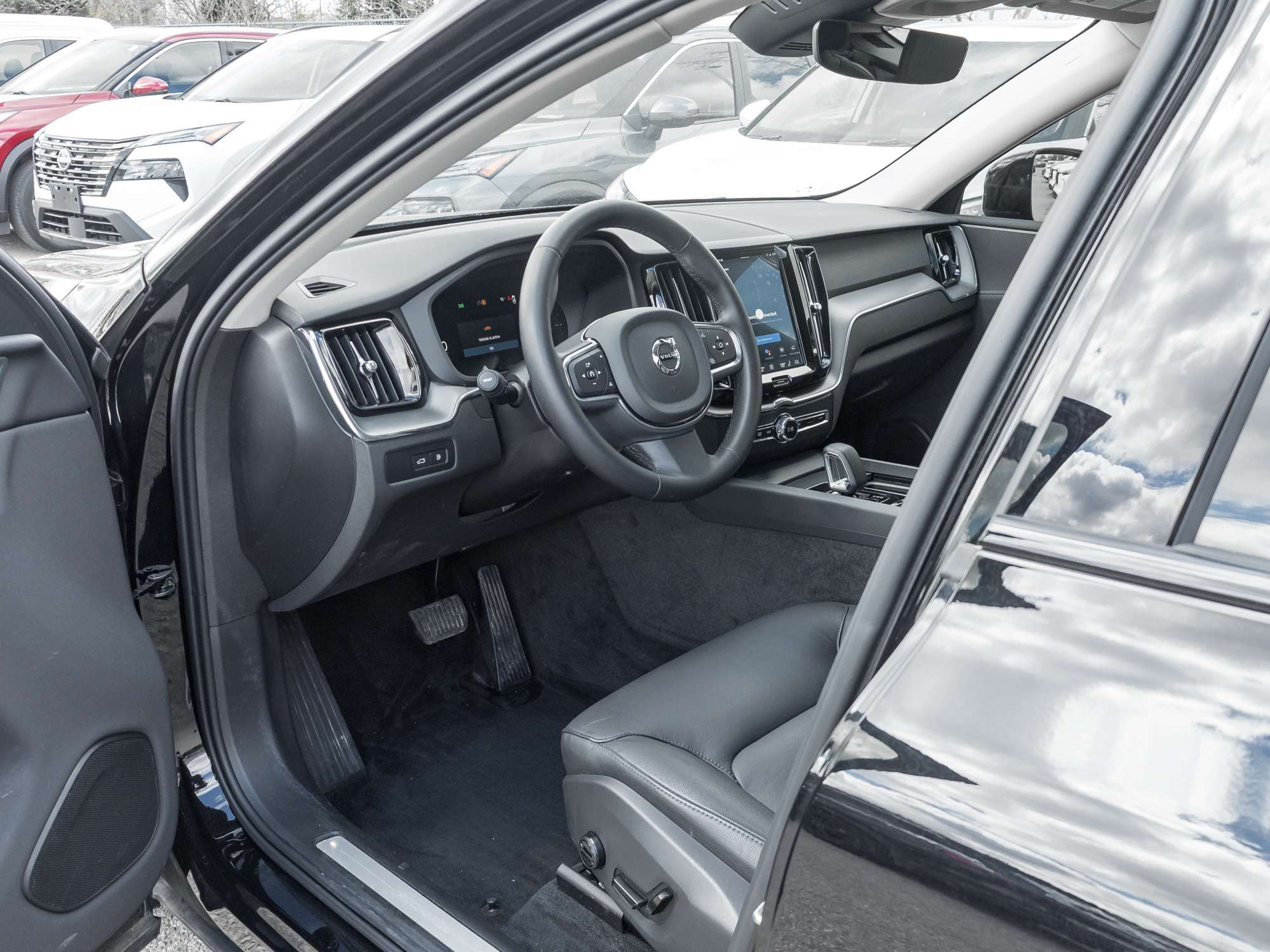 2024 Volvo XC60 T8 eAWD PHEV Core Dark Theme thumb 9