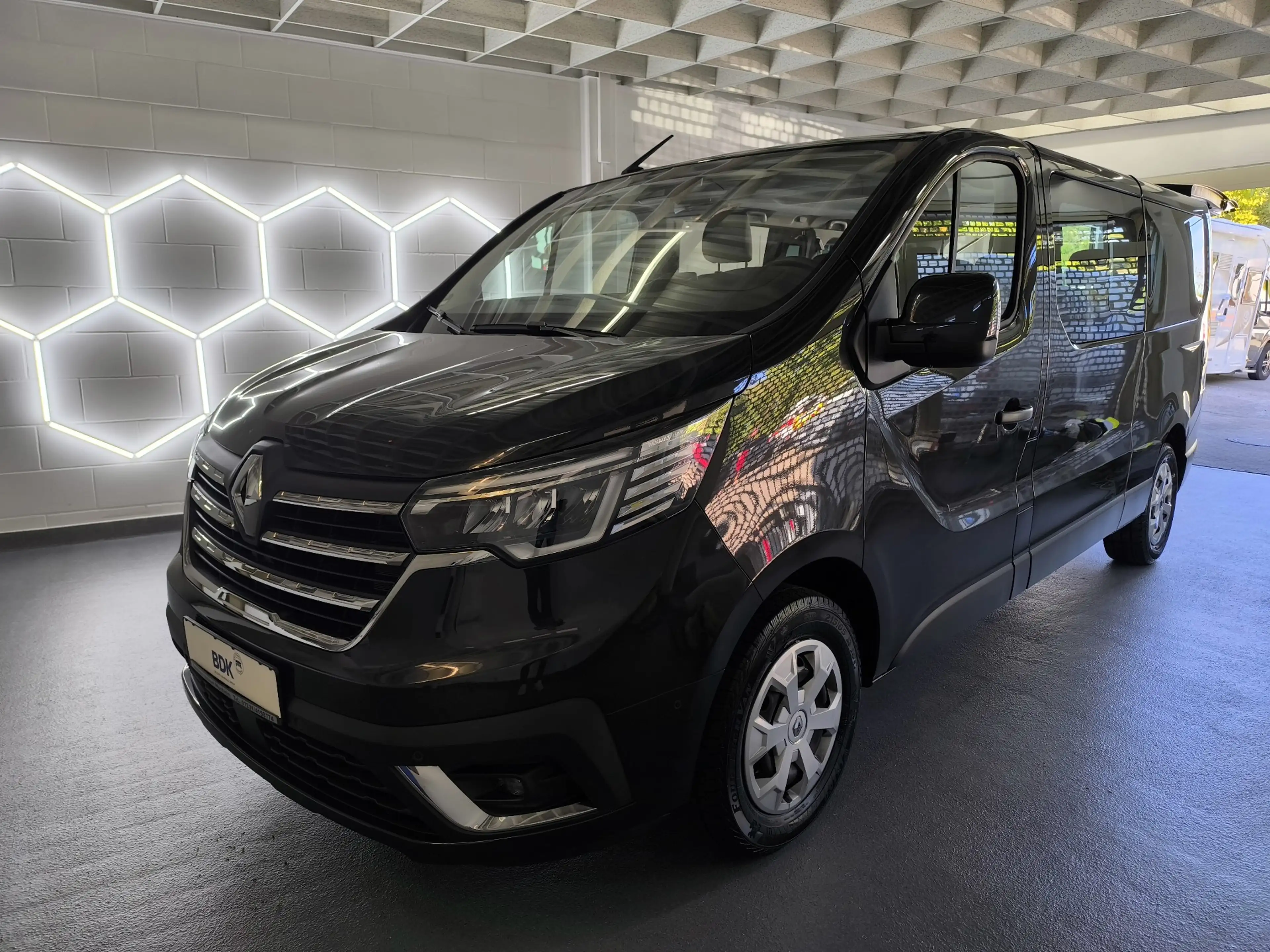 Renault Trafic L2H1 3,0t (8 Sitzer) Life.-Grand.-Sitzheizung.-Kamera.-Klima.-PDC.-