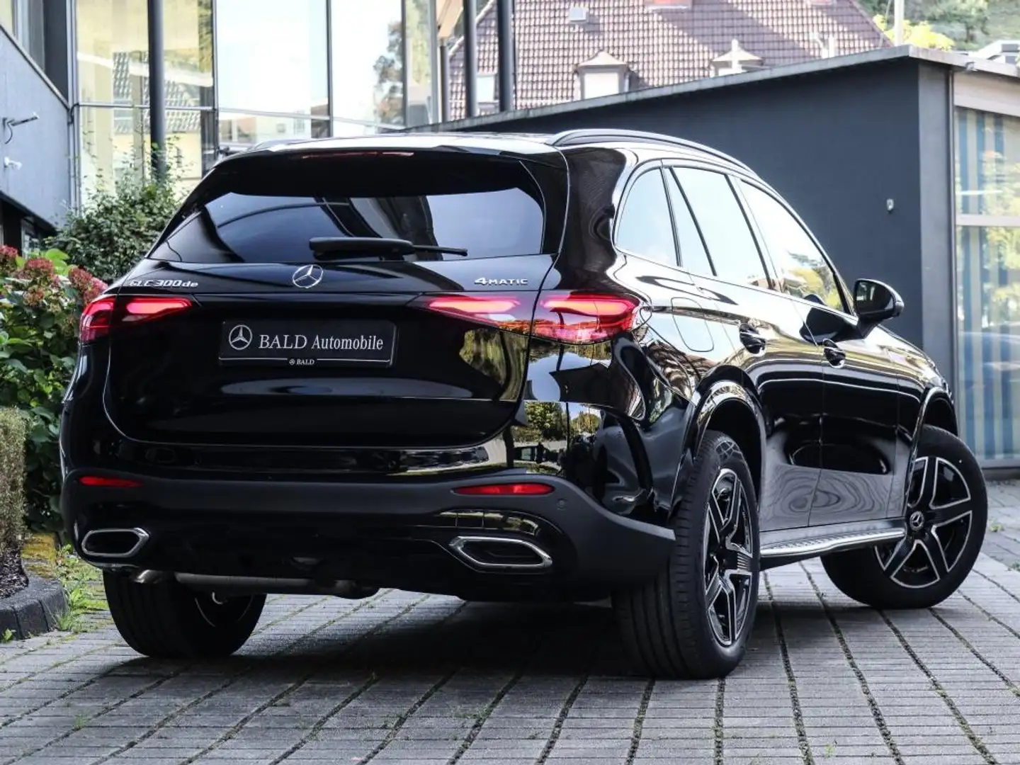 Mercedes-Benz GLC 300 de 4MATIC mit EQ Hybrid Technologie AMG Schwarz - 2