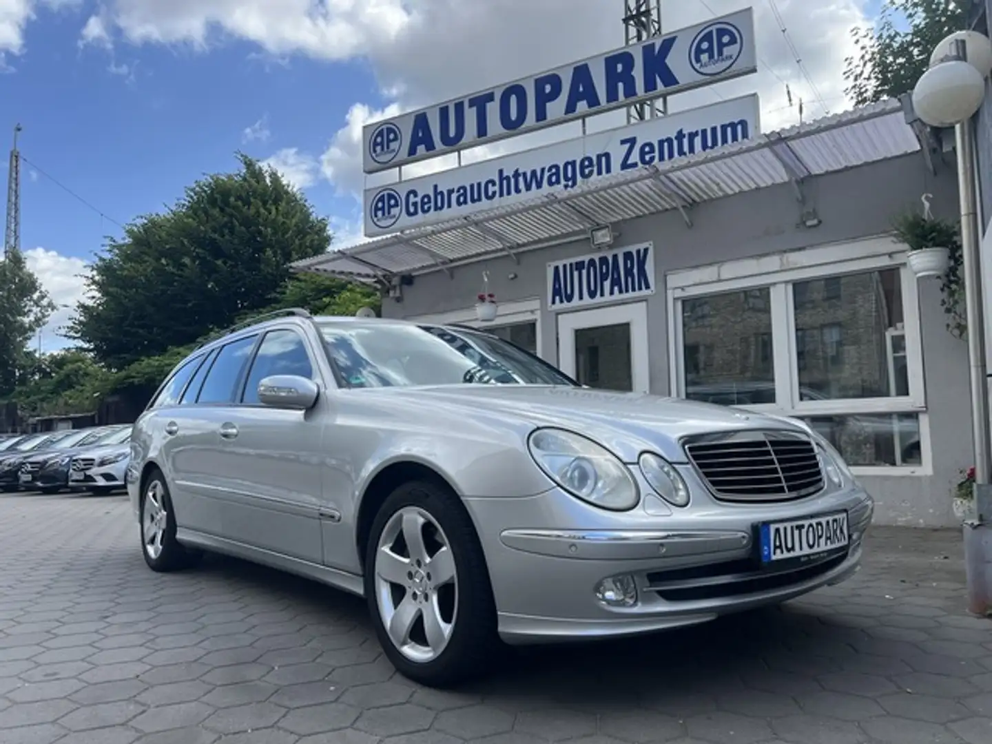Mercedes-Benz E 320 CDI T Avantgarde**Vollausstattung** Silber - 1
