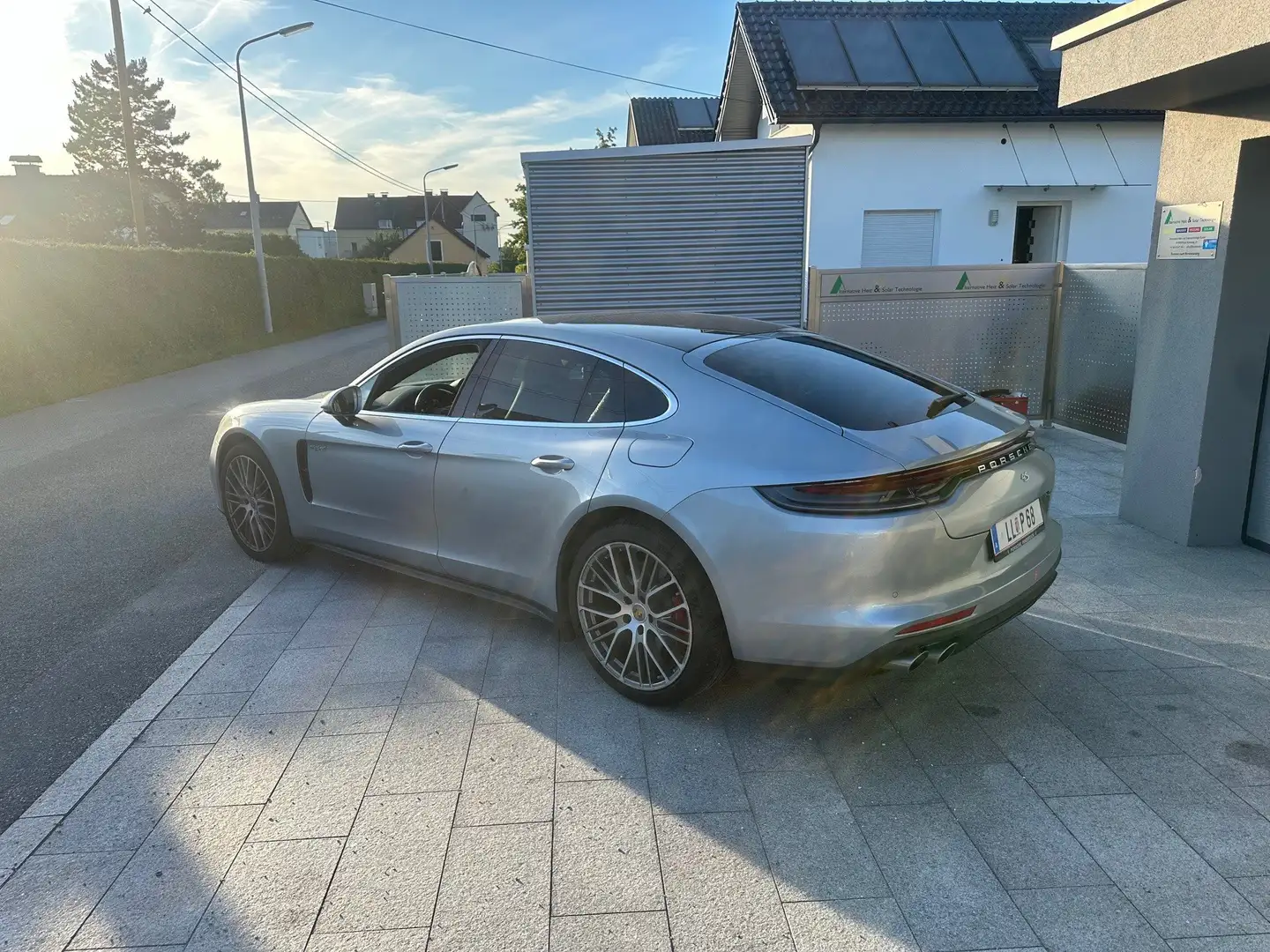 Porsche Panamera 4 S E-Hybrid PHEV Grau - 2