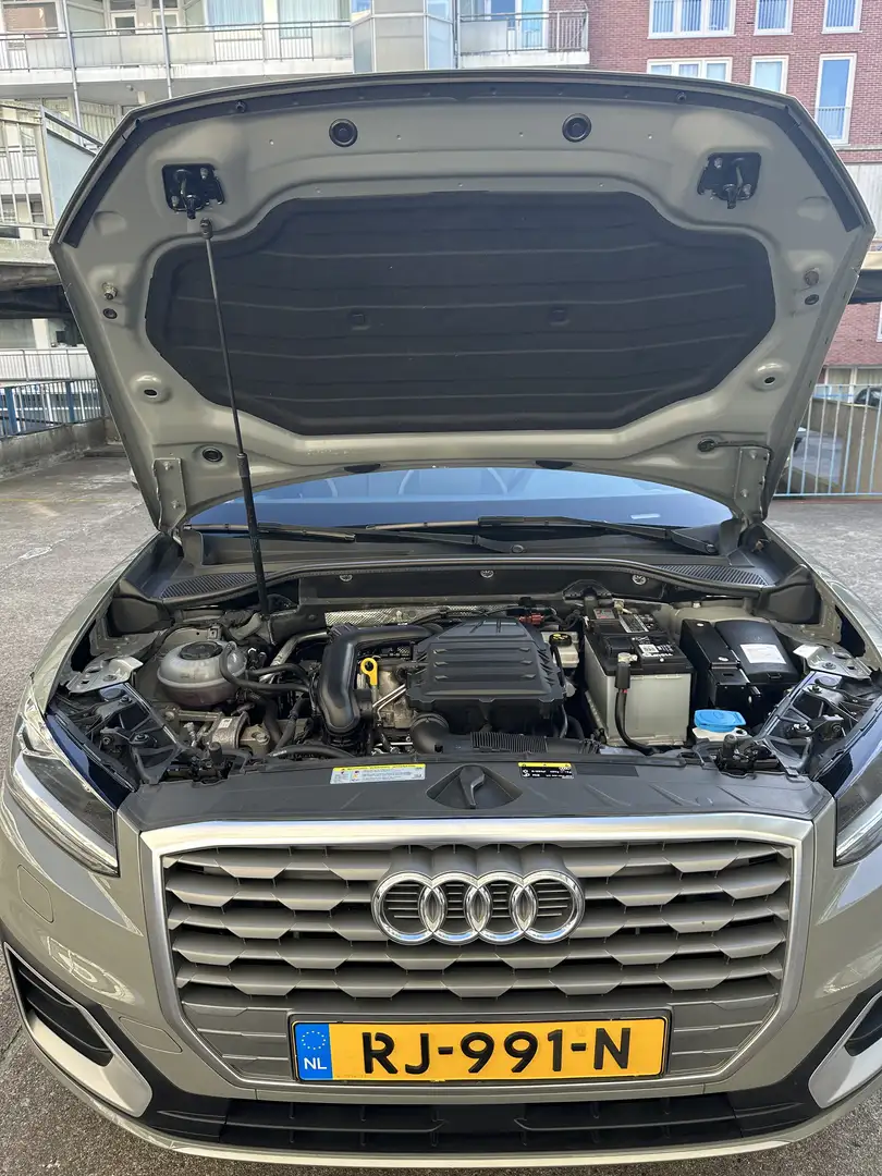 Audi Q2 1.0 TFSI Sport Grijs - 2