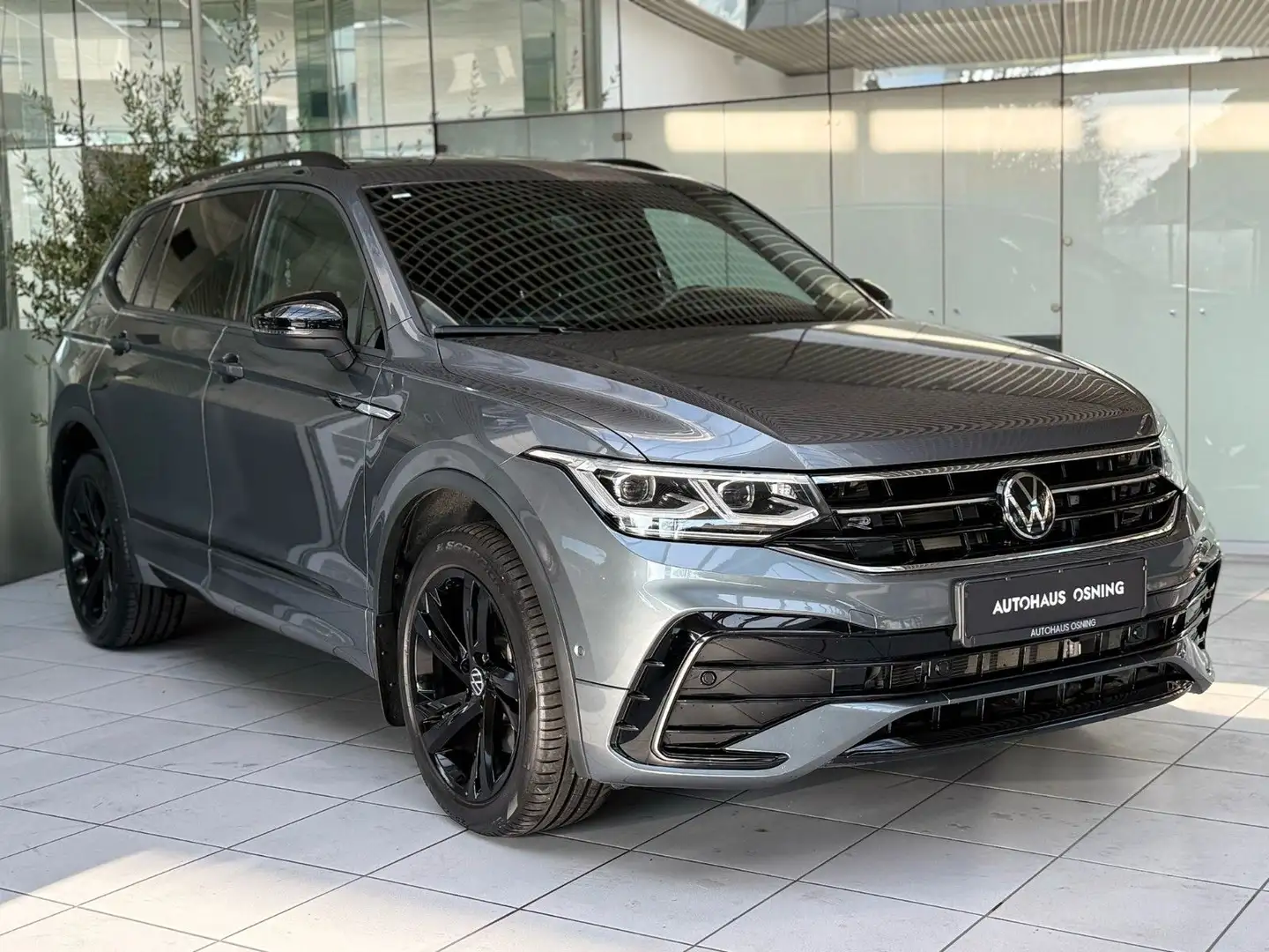 Volkswagen Tiguan Allspace R-Line 4M BLACK LINE 7 SIZT AHK Grau - 1