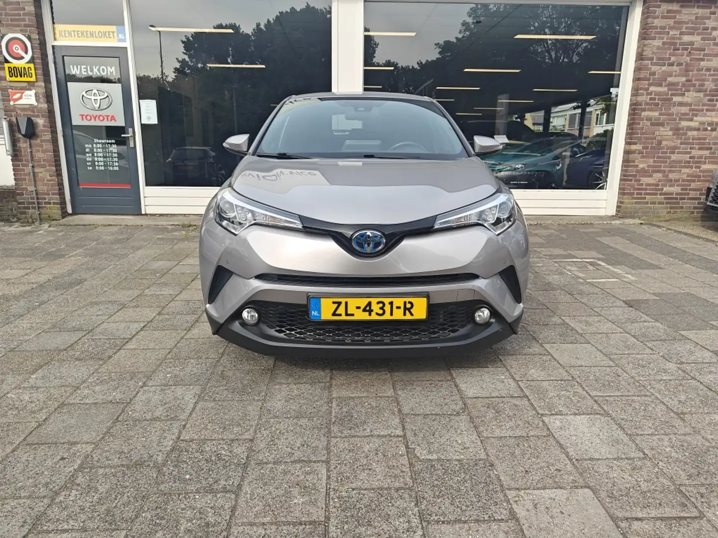 Toyota C-HR 1.8 Hybrid Dynamic Grau - 2